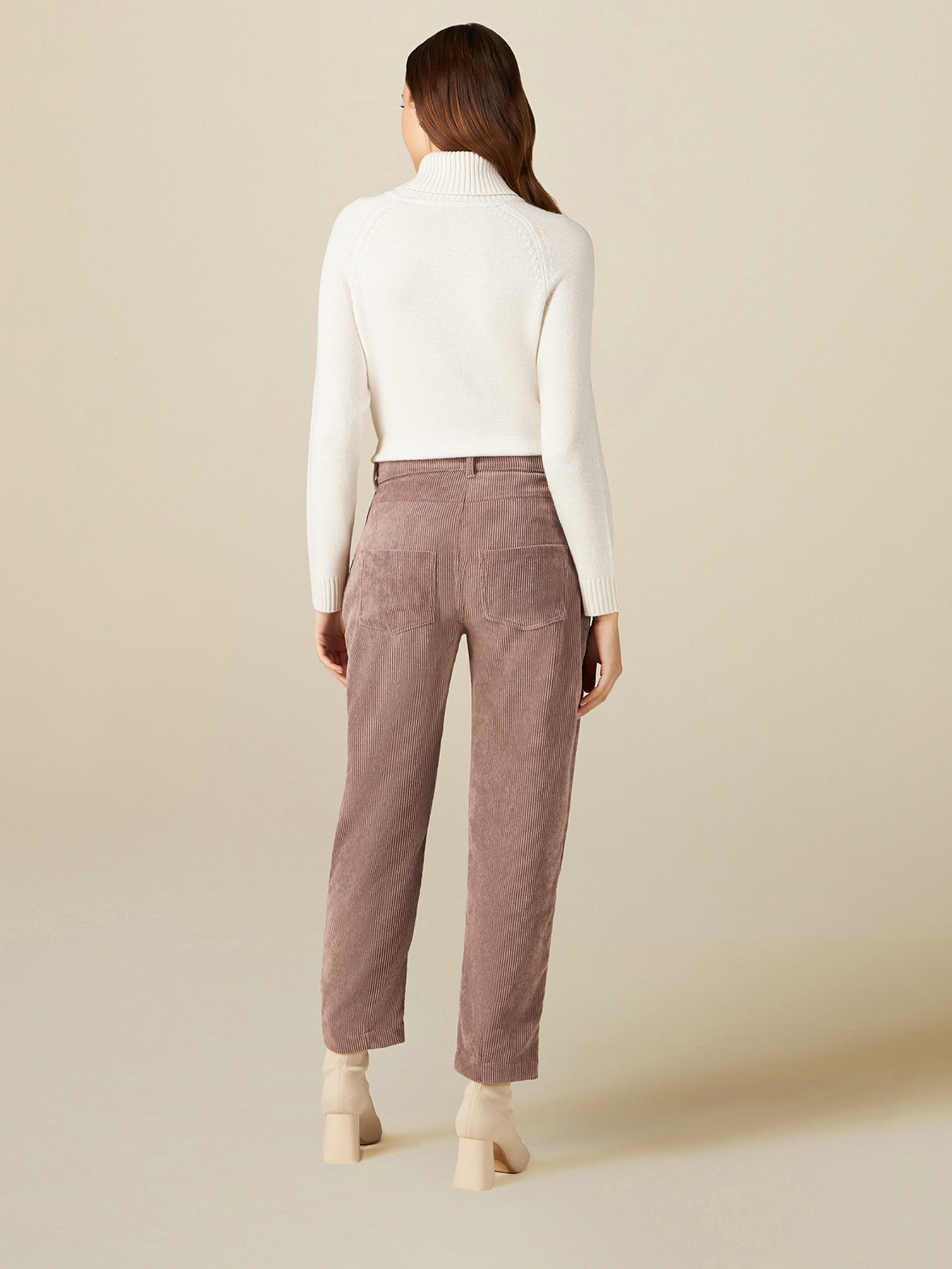 Pantalon chino en velours &agrave; c&ocirc;tes image number 1