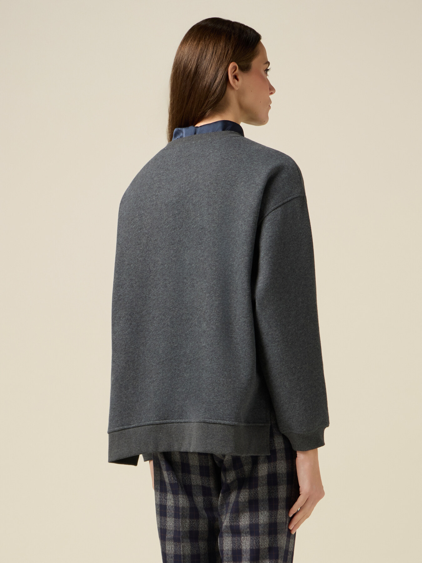 Geschlossener Pullover mit Blumenapplikationen image number 1