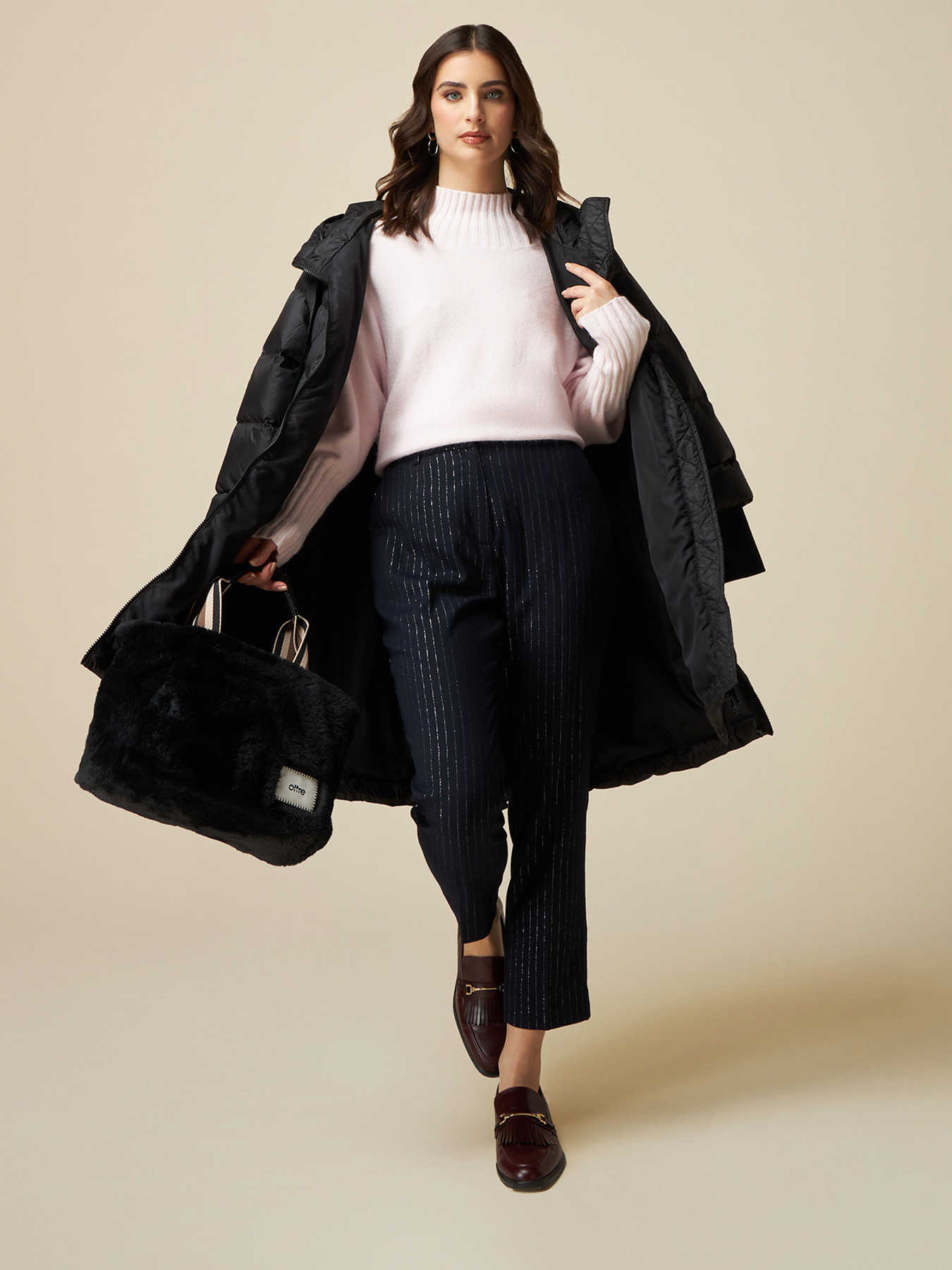 Joggers de raya diplom&aacute;tica image number 0