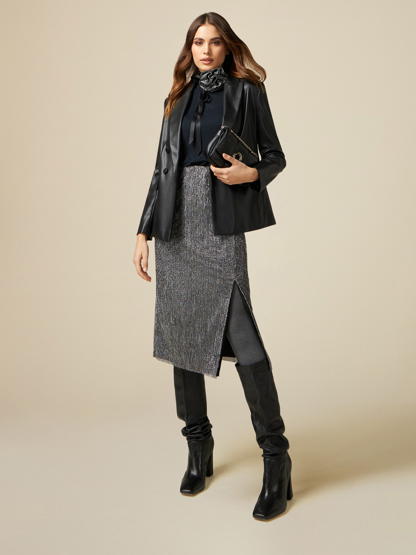 Falda tubo de l&uacute;rex con cintur&oacute;n de flores image number 0