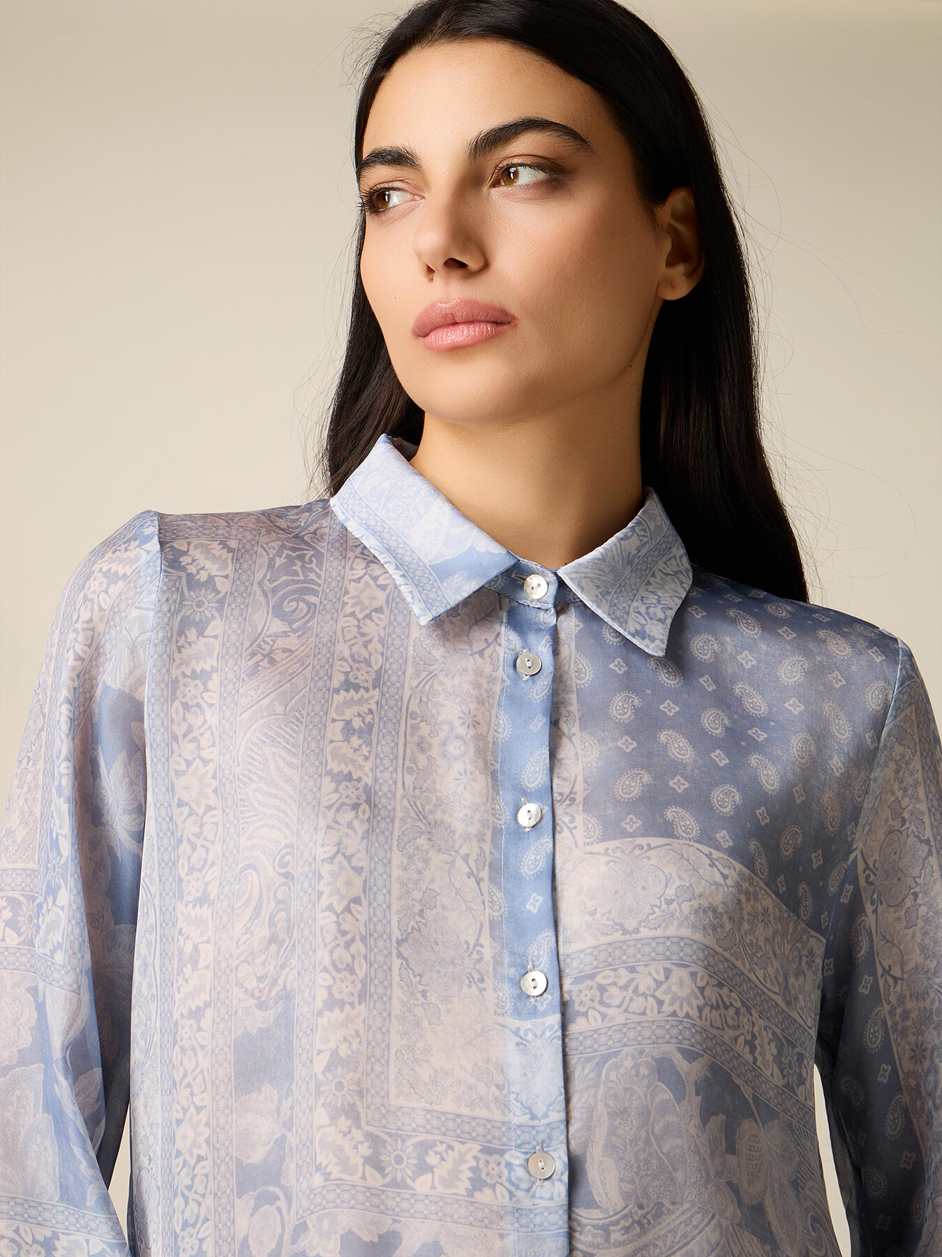 Chemise en satin imprim&eacute; foulard image number 2