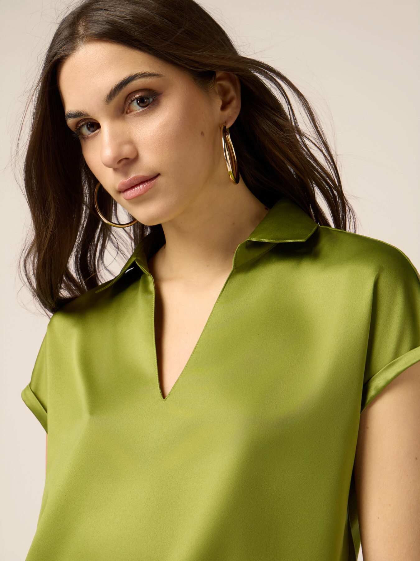 T-shirt bimaterica scollo a V image number 2