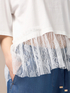 T-shirt con inserto in pizzo image number 2