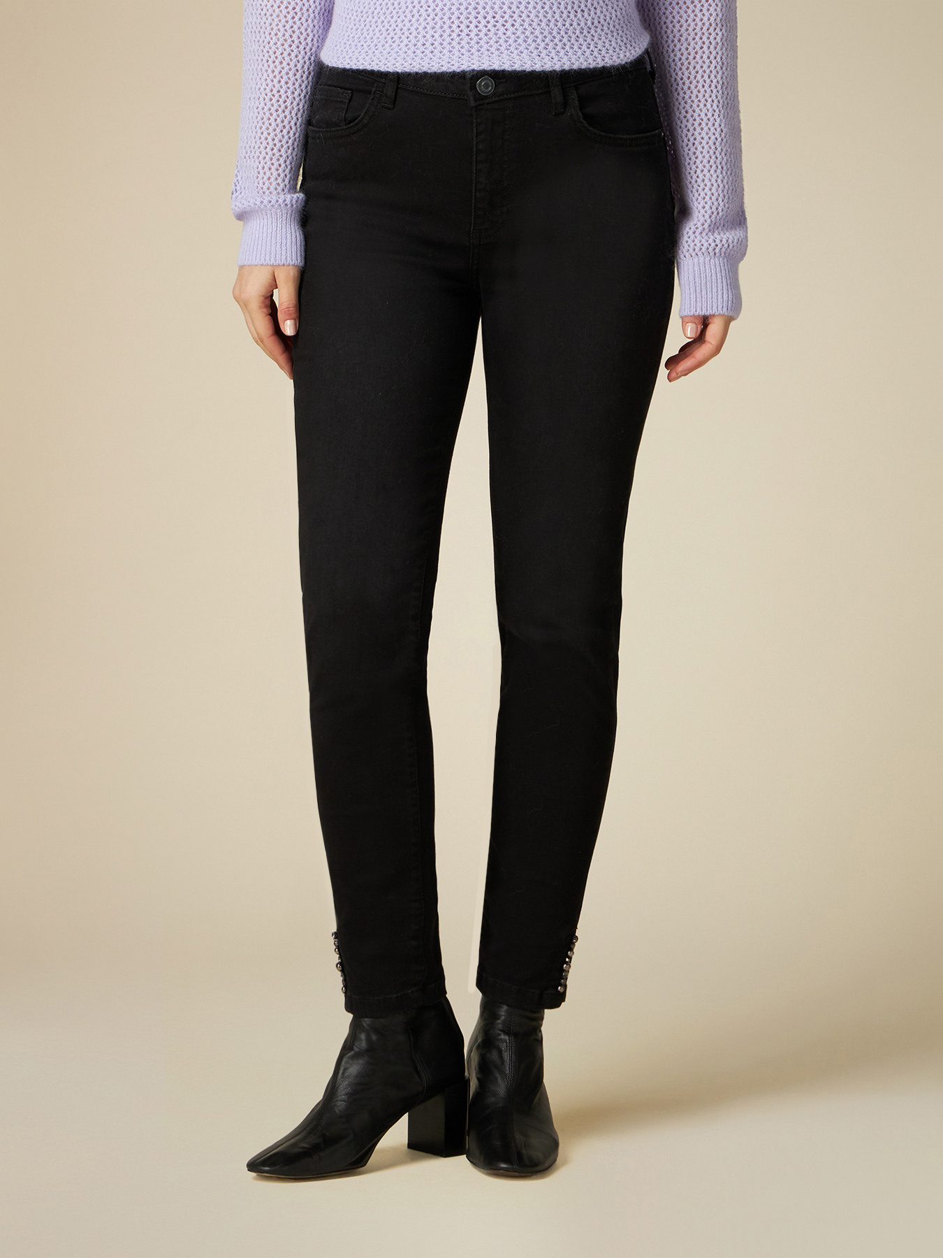 Vaqueros skinny negro con bordado joya image number 3