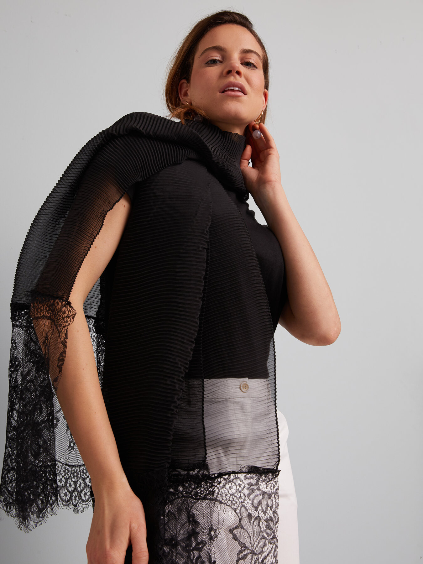 Plissee-Schal mit Spitze image number 0