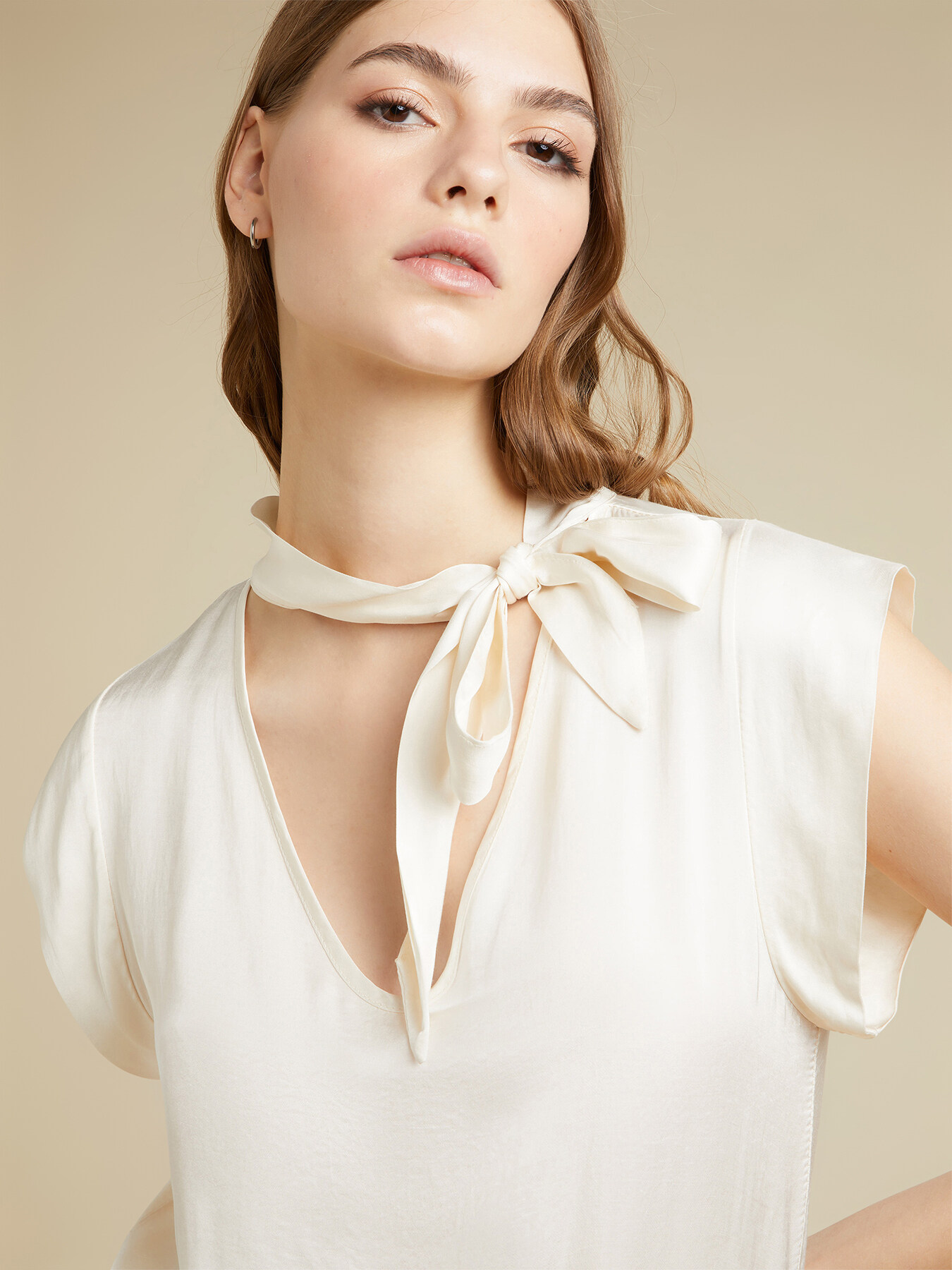 Bluse aus Satin mit Schleife image number 3