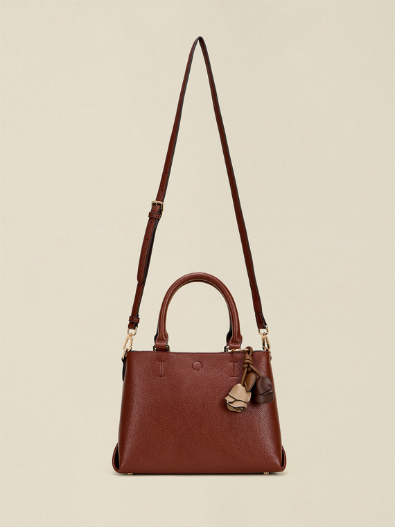 Borsa a tracolla con charm floreali