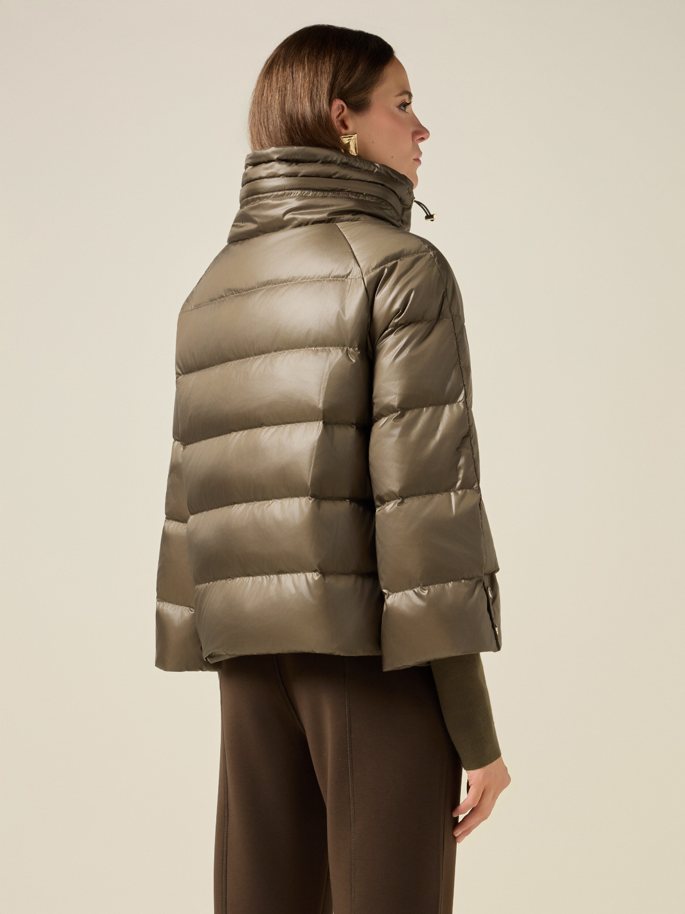 Short down jacket in real down image number 1
