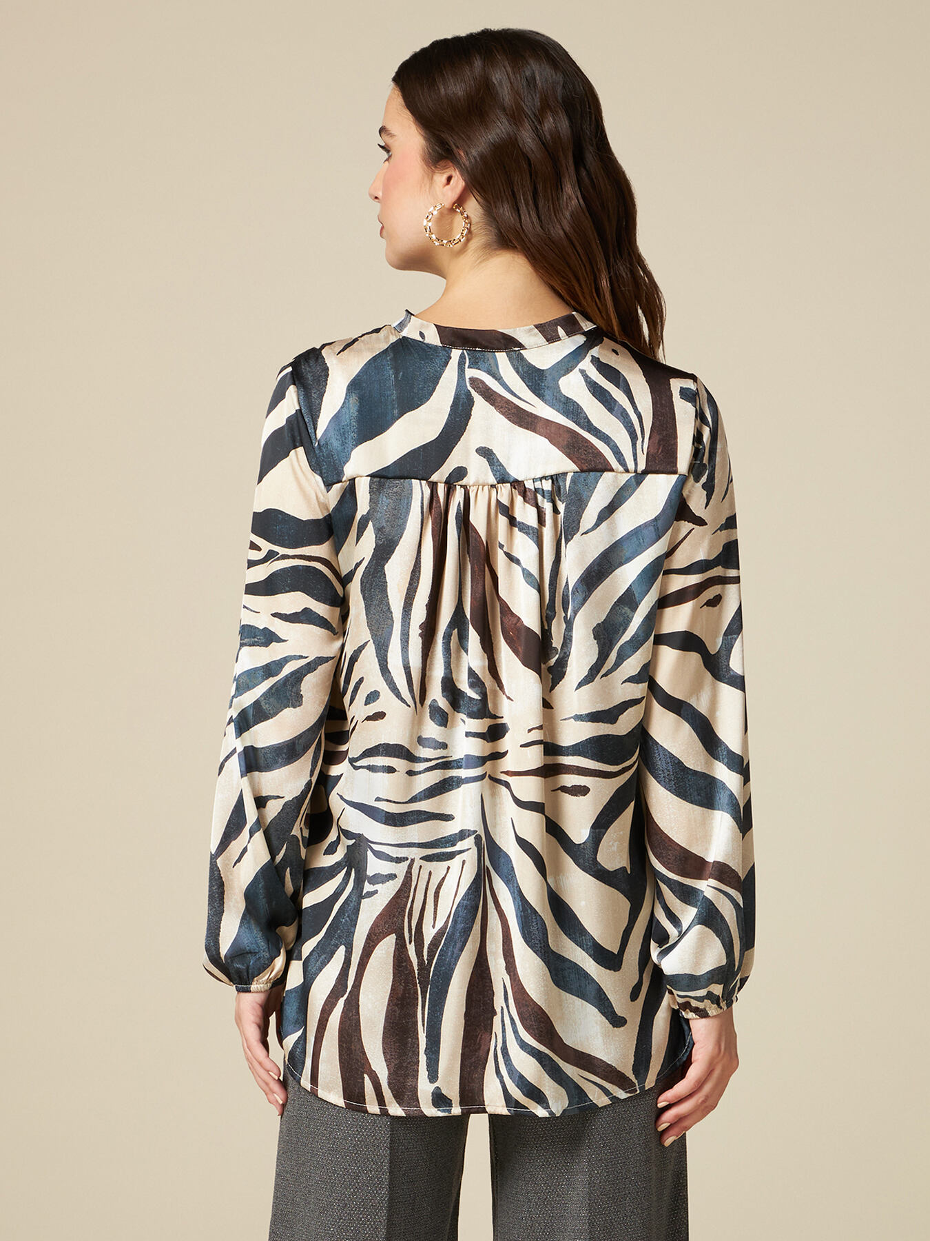 Blusa scollo a V fantasia image number 1