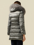 Midi-Daunenjacke mit Kapuze und Pelzbesatz image number 1