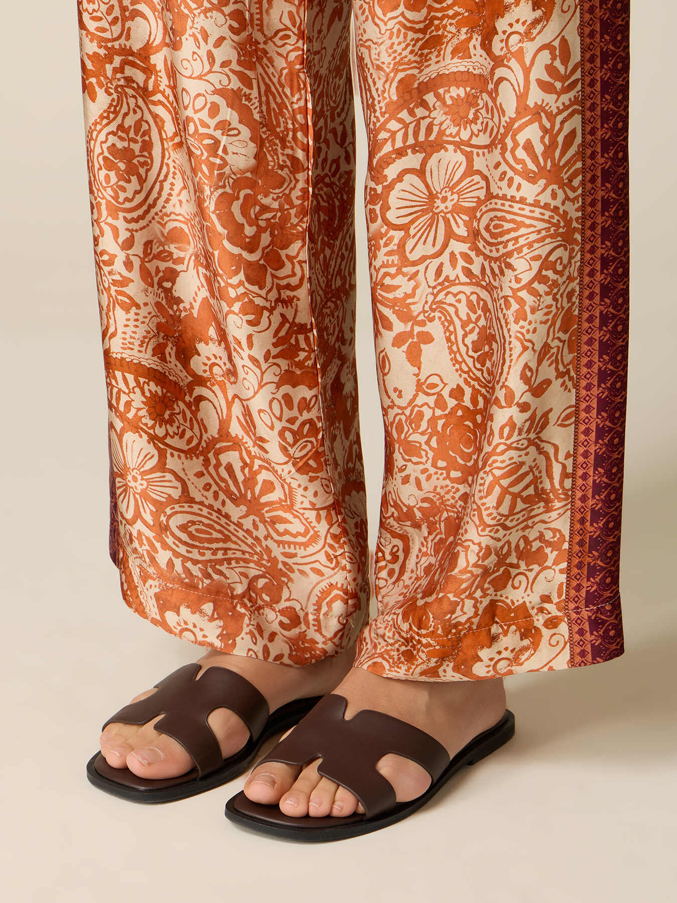 Flache Sandalen mit H-Riemen image number 0