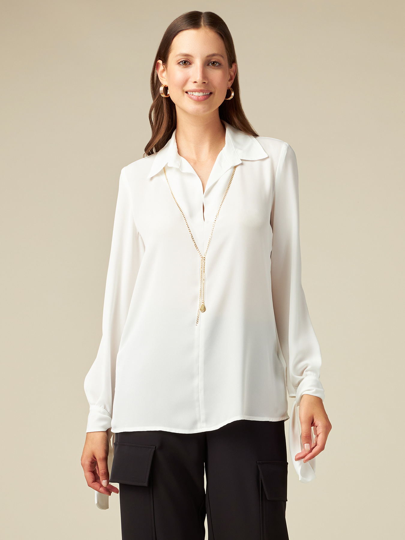 Bluse aus Georgette mit Kette image number 0