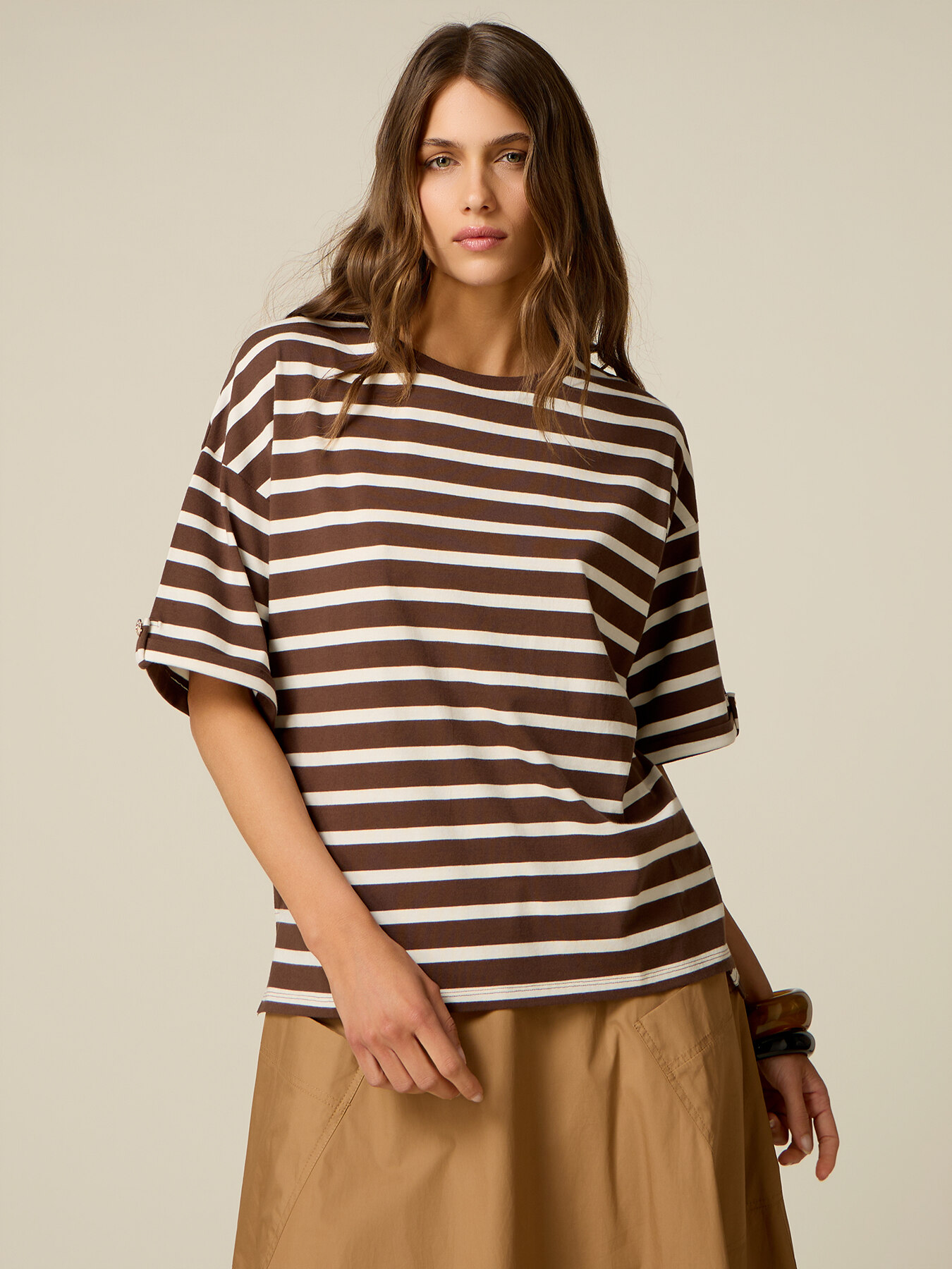 T-shirt over a righe image number 0