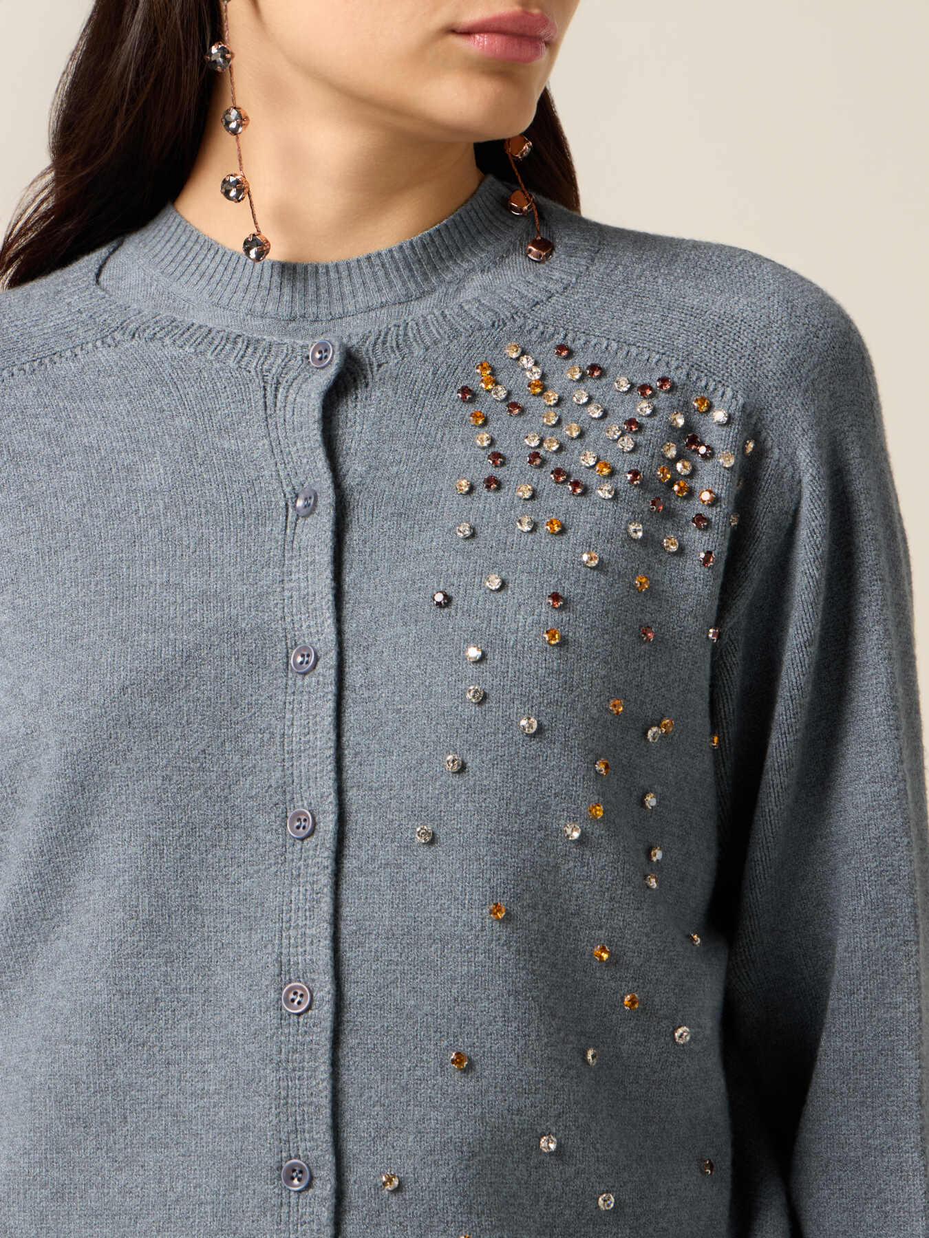 Cardigan aus Viskose-Mischgewebe mit Kristallen image number 2