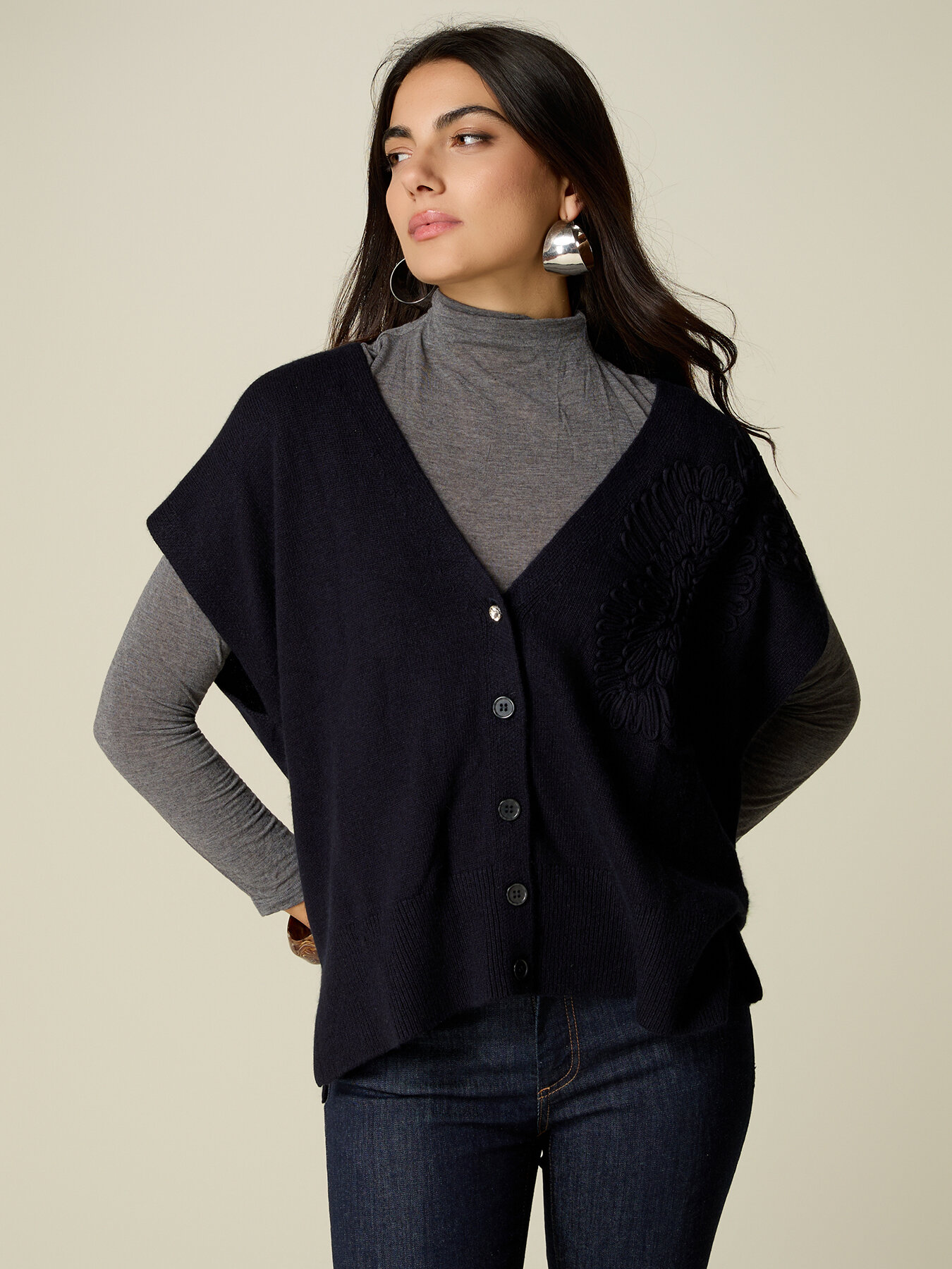 Short-sleeve cardigan with embroidery image number 0