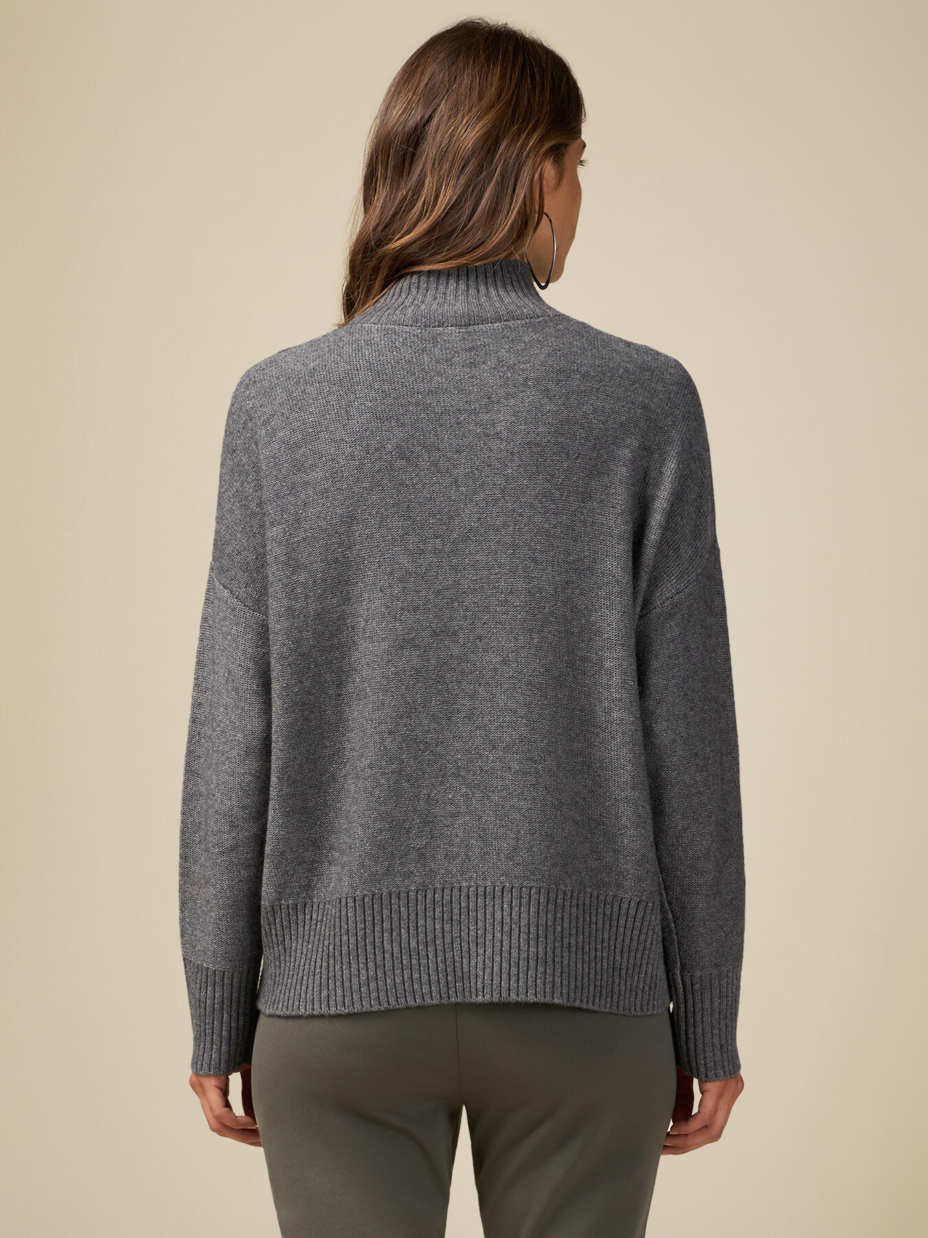 Pull avec torsades et pierres image number 1