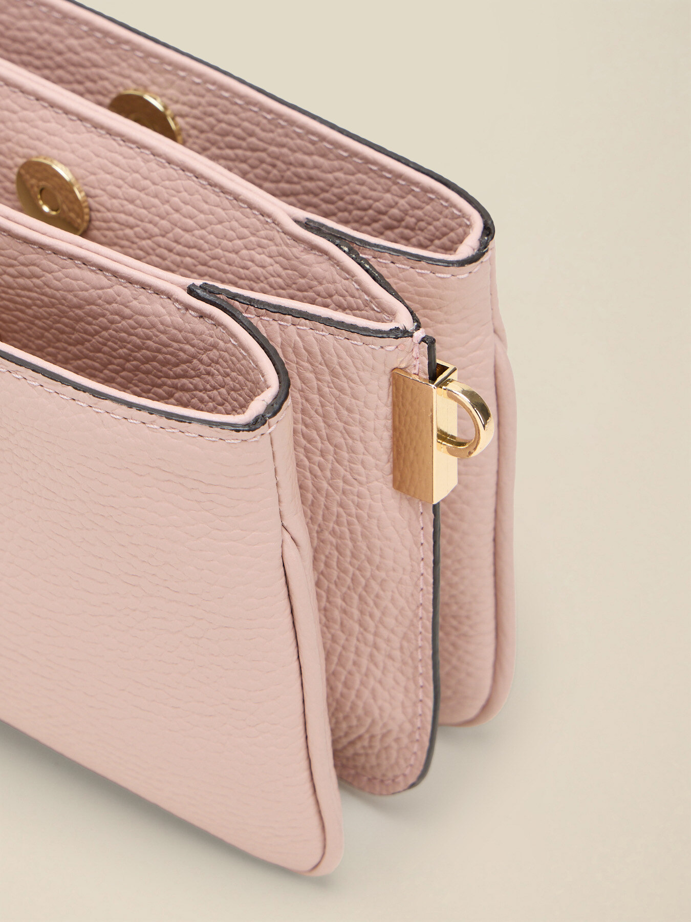 Genuine leather bag with decorative chain image number 3