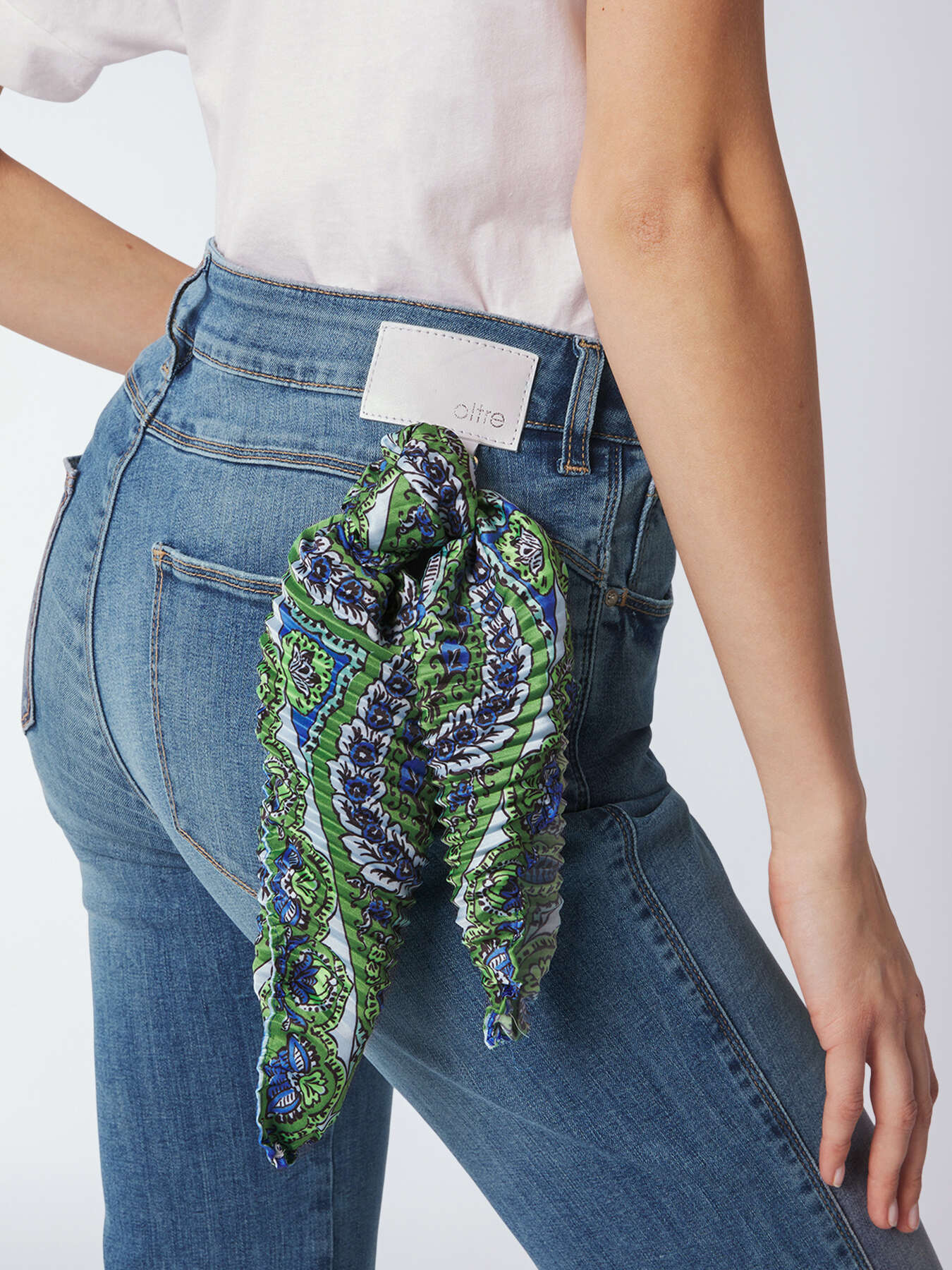 Jeans regular con foulard image number 2