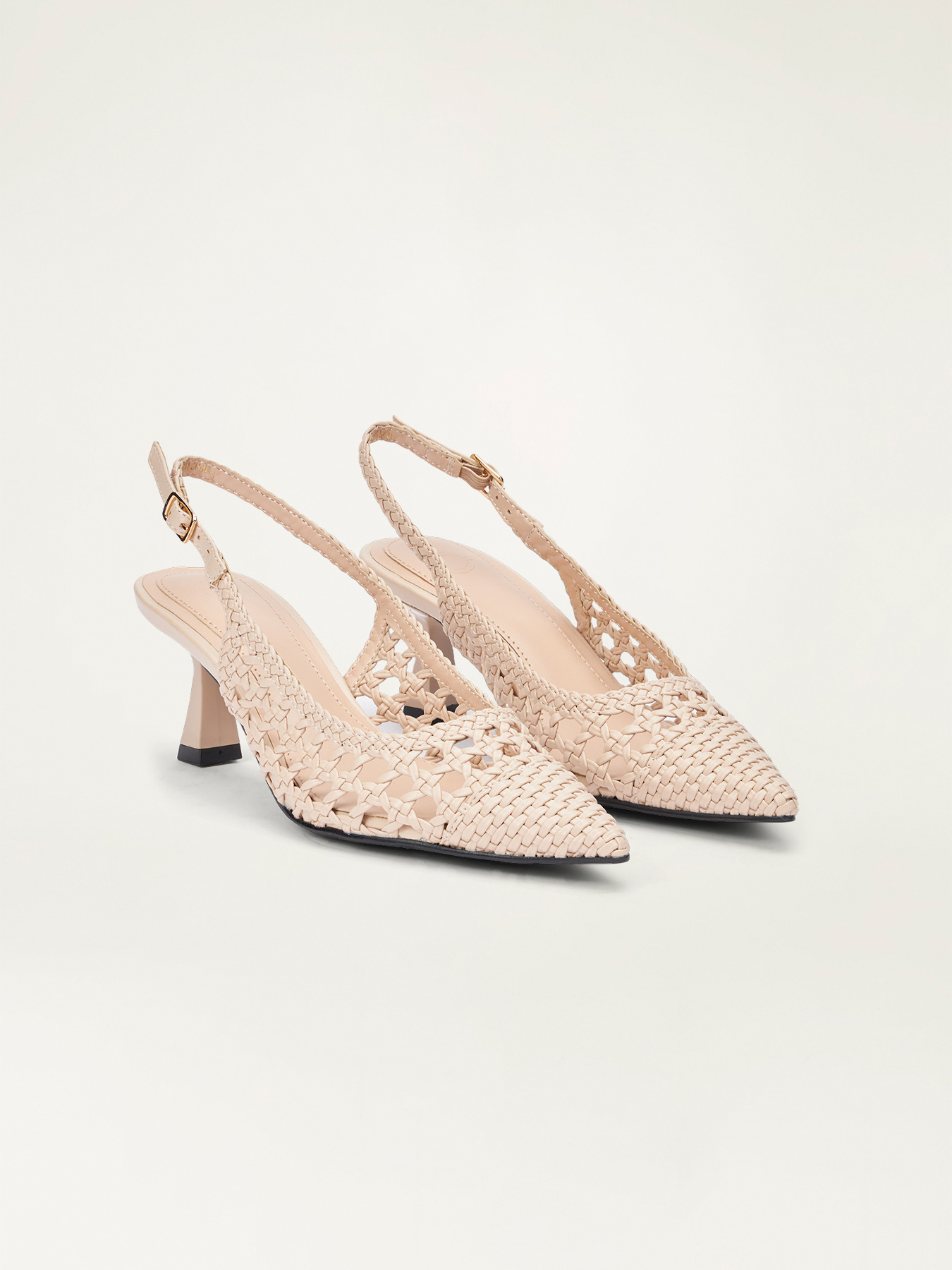 D&eacute;collet&eacute; slingback intrecciate image number 1