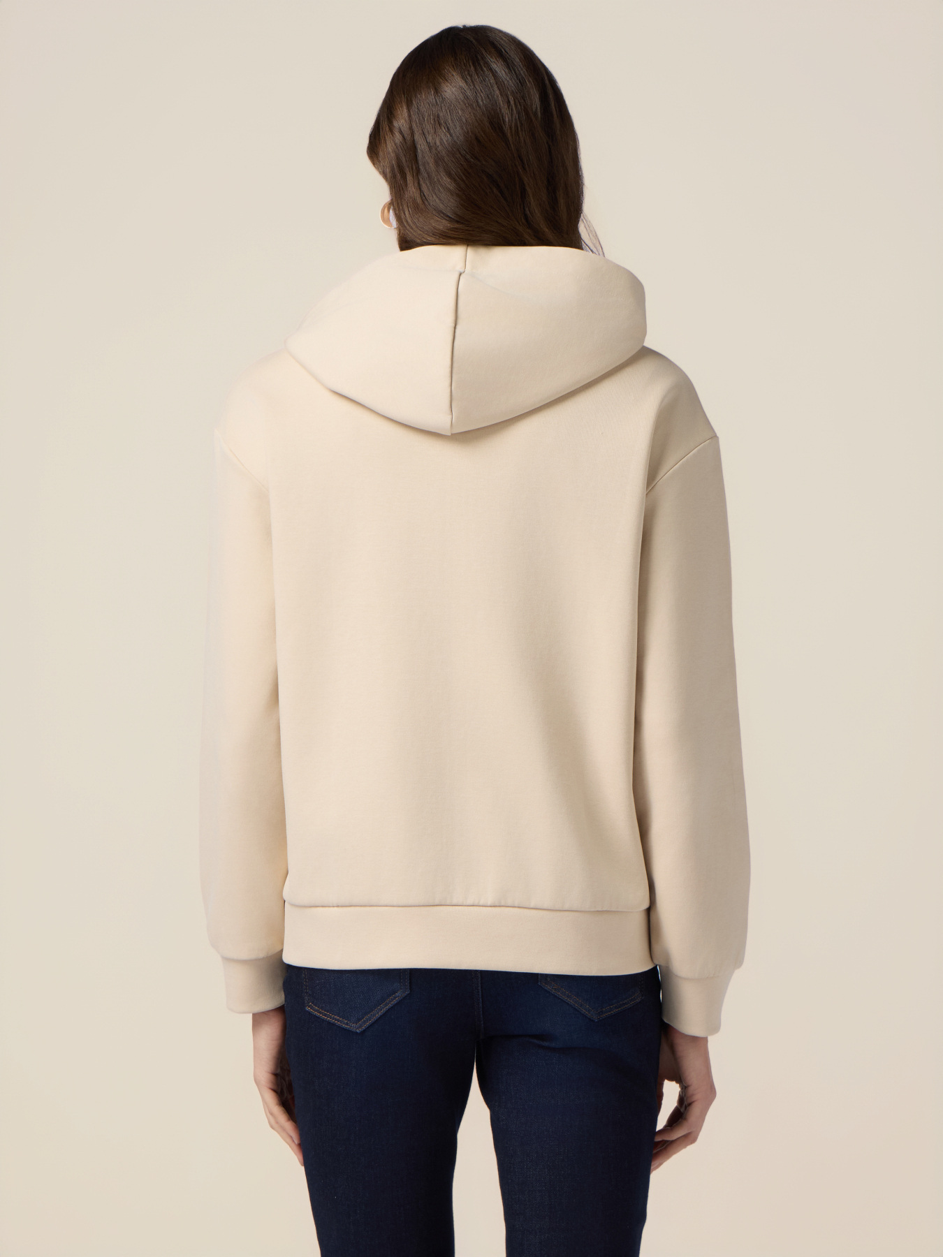 Sudadera con cremallera, pines y flor image number 1