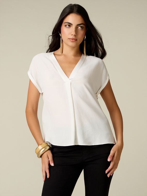 Viscose cr&ecirc;pe blouse with V-neck