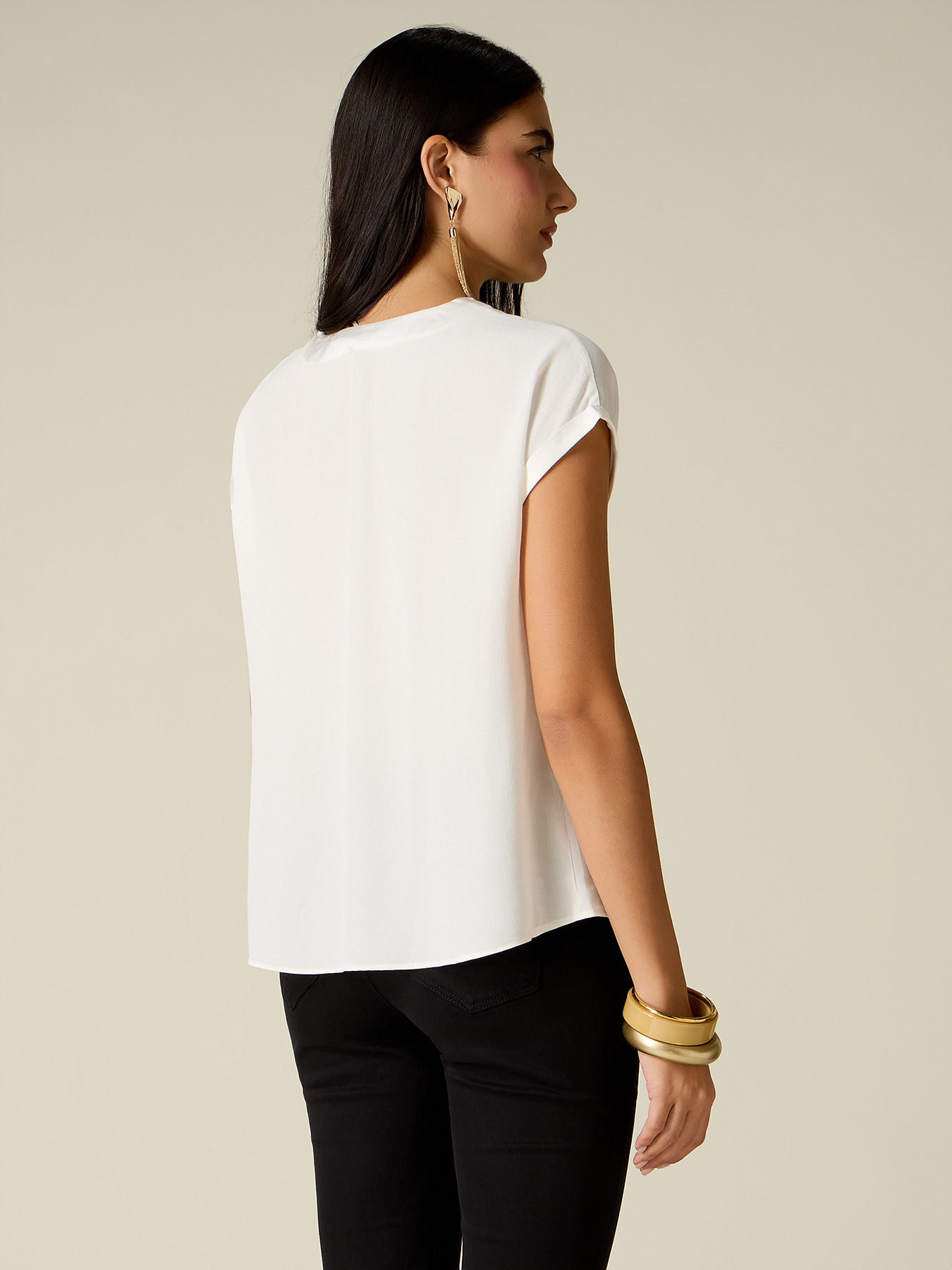 Blusa in viscosa cr&ecirc;pe con scollo a V image number 1