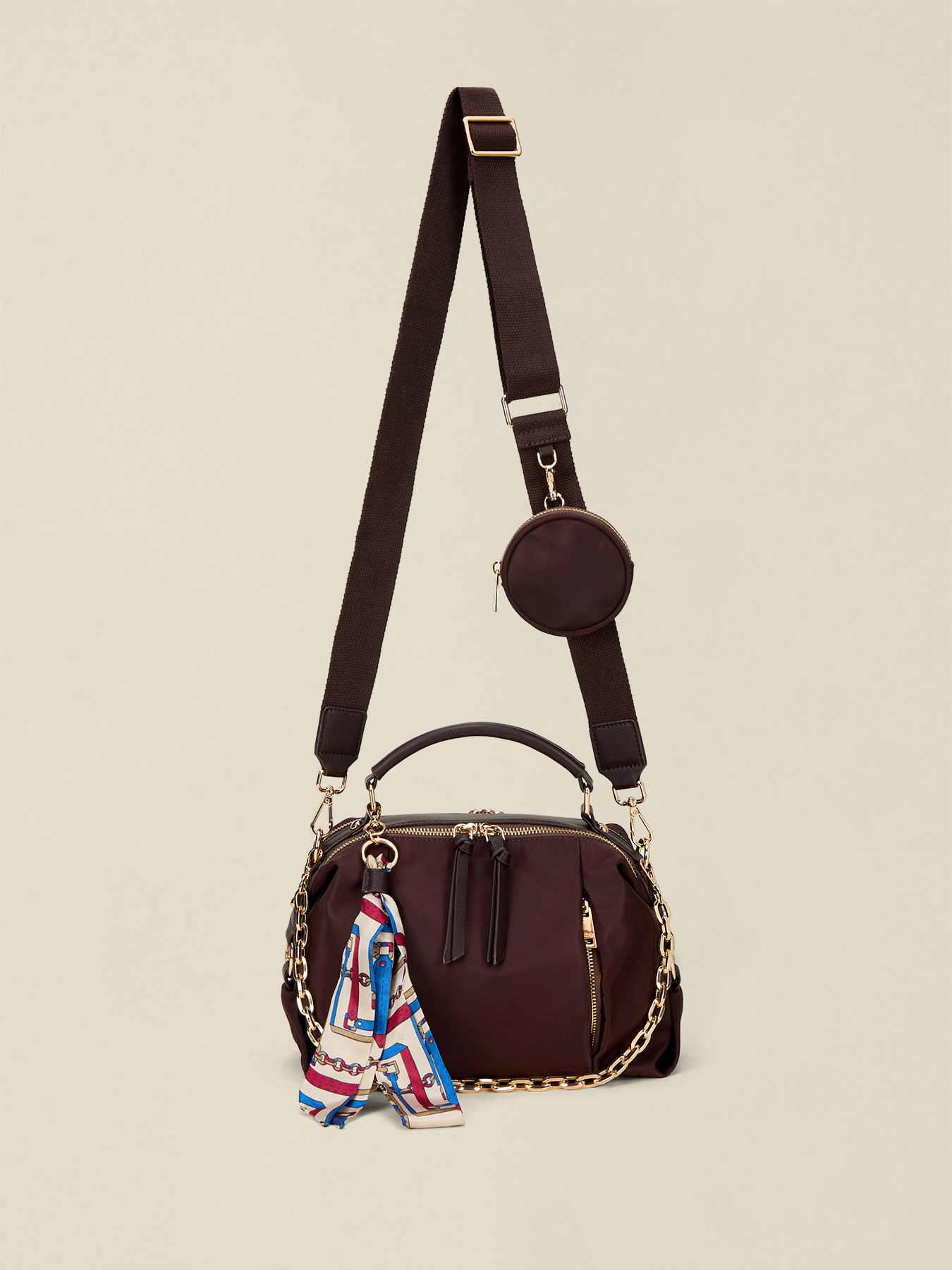 Borsa a tracolla con foulard, catena e mini pouch image number 1
