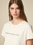 Camiseta de letras con abalorios image number 2