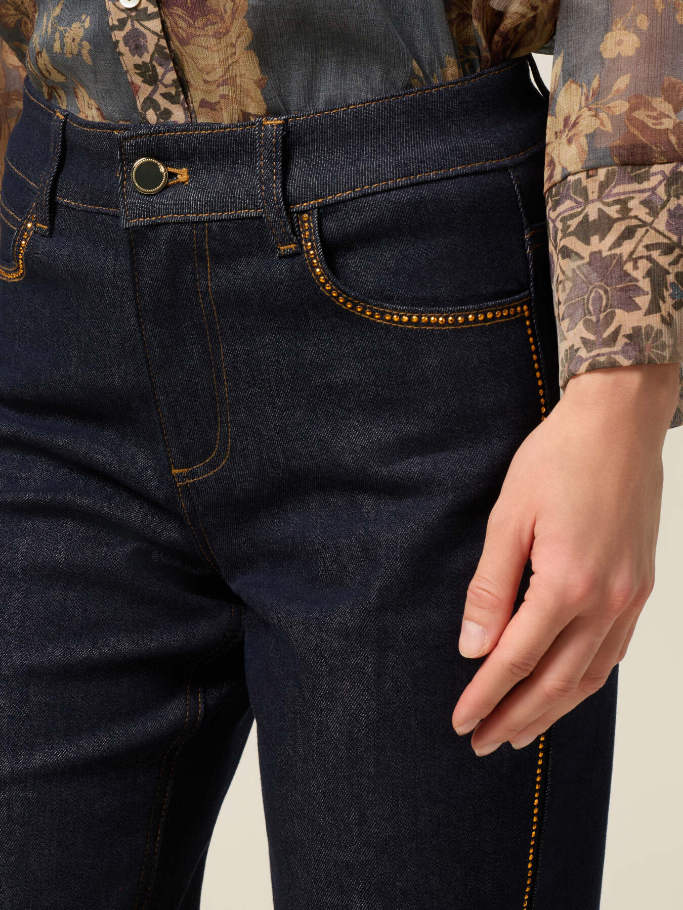 Jeans boyslim con strass image number 2