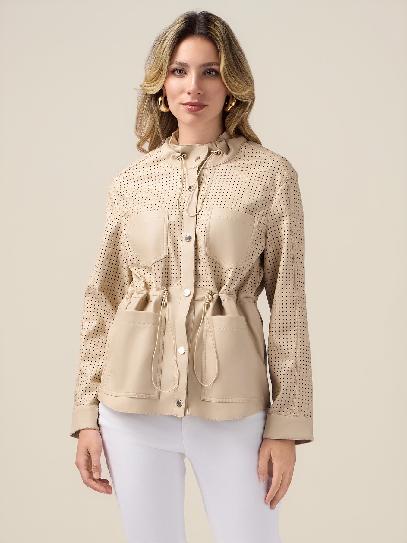 Kurzer Parka mit lasergeschnittenen Teilen image number 0