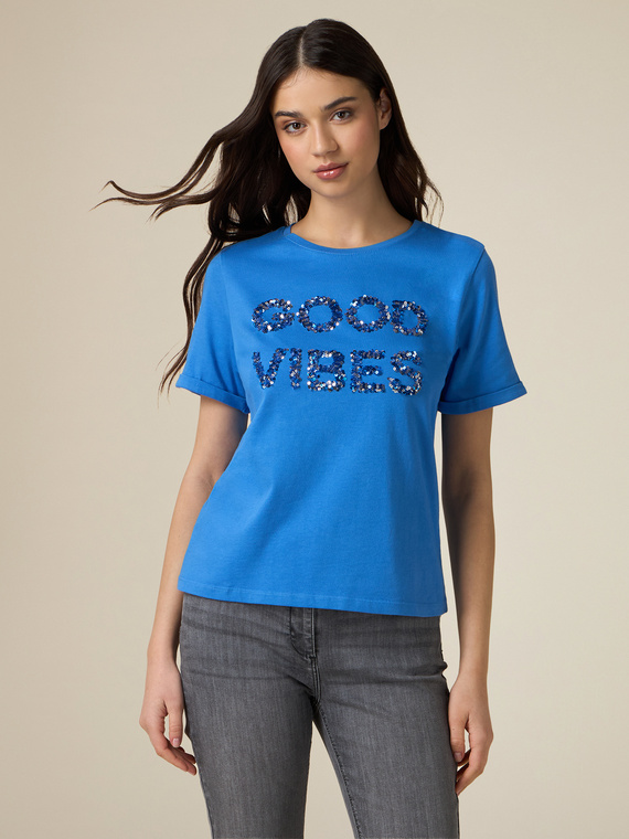 T-shirt con ricamo lettering in paillettes