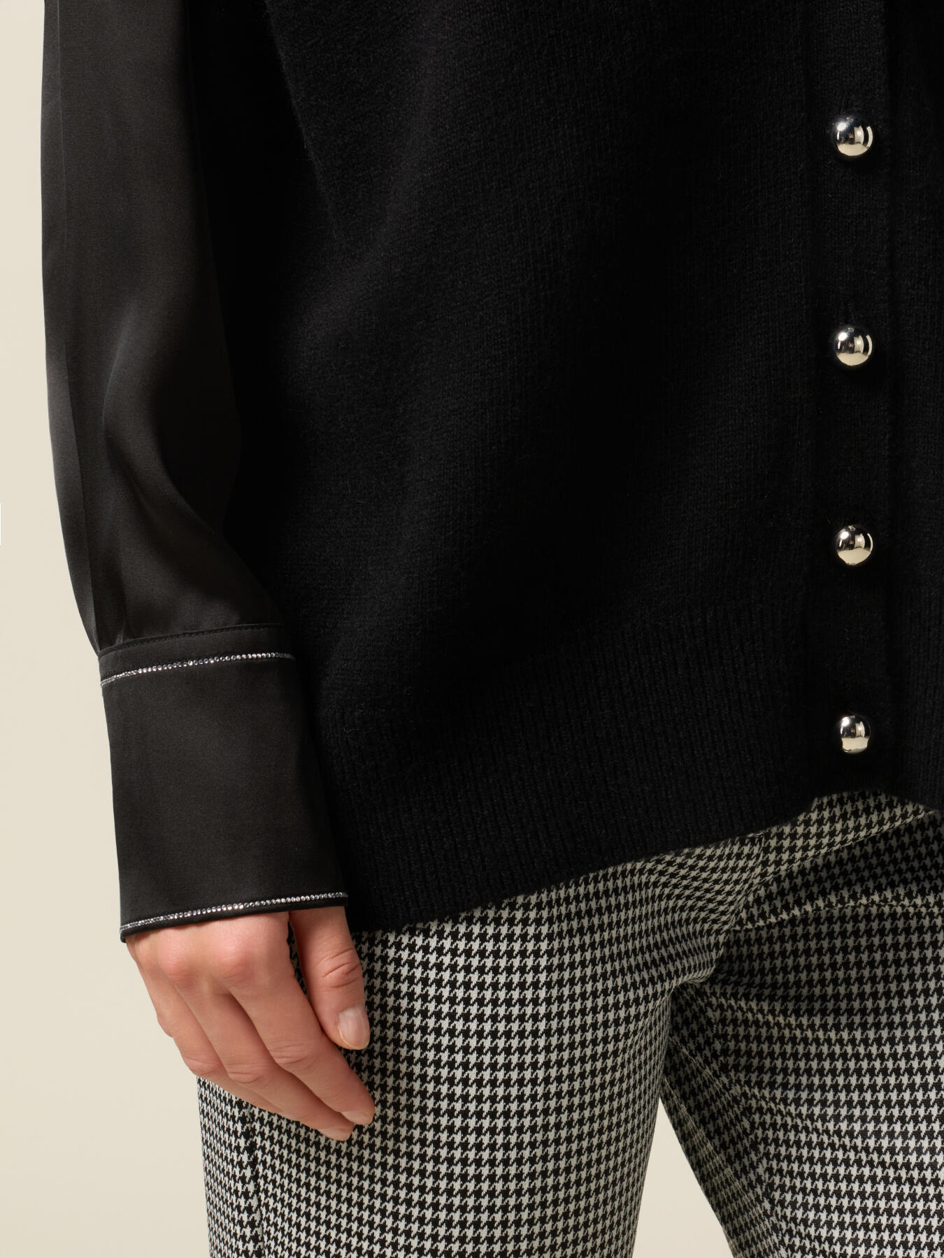 Kurze Strickjacke aus feinem Viskose-Mischgewebe image number 2