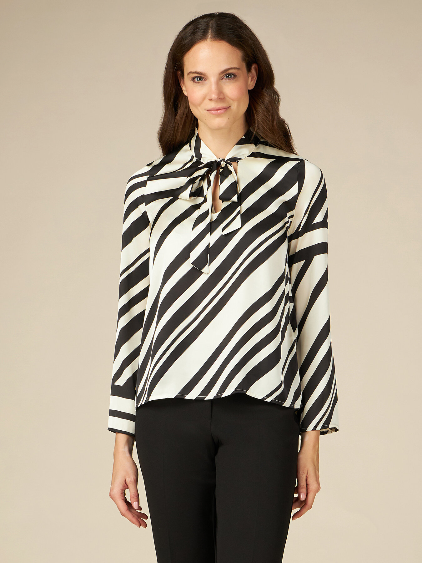 Geometric pattern blouse image number 0