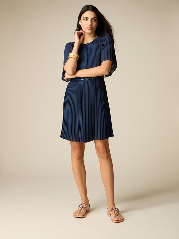 Kurzes Kleid aus plissiertem Georgette