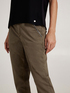 Pantaloni chino Madrid con strass e catenelle image number 2
