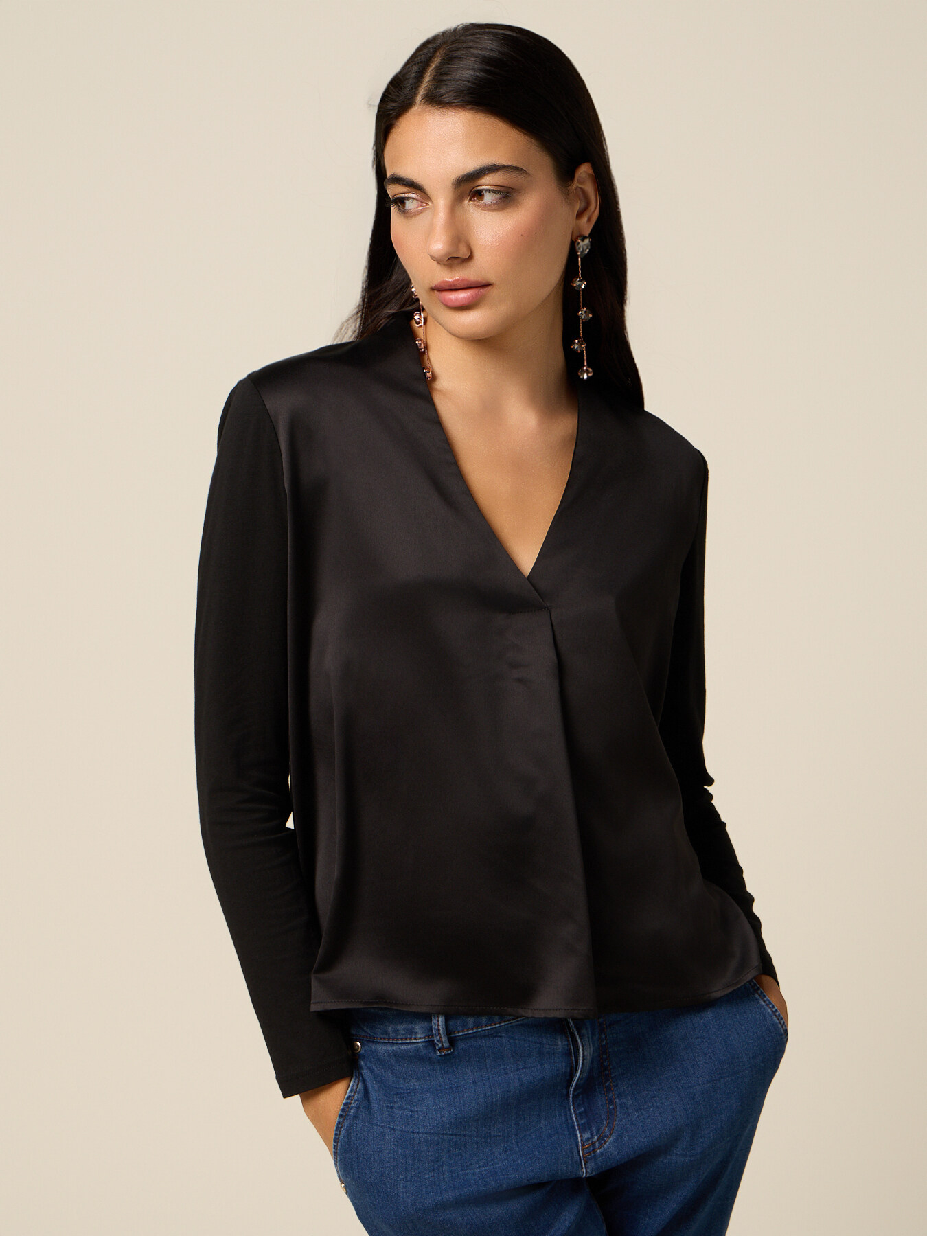 Two-material V-neck T-shirt image number 0