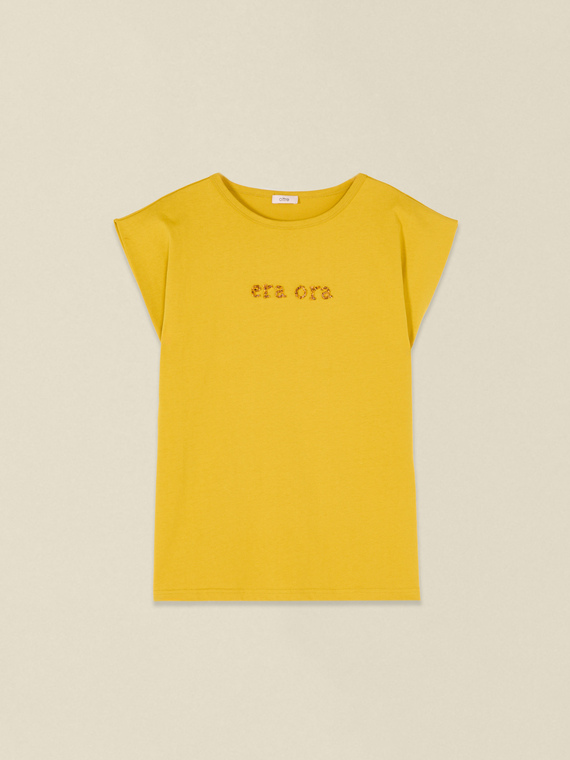 T-shirt with embroidered lettering