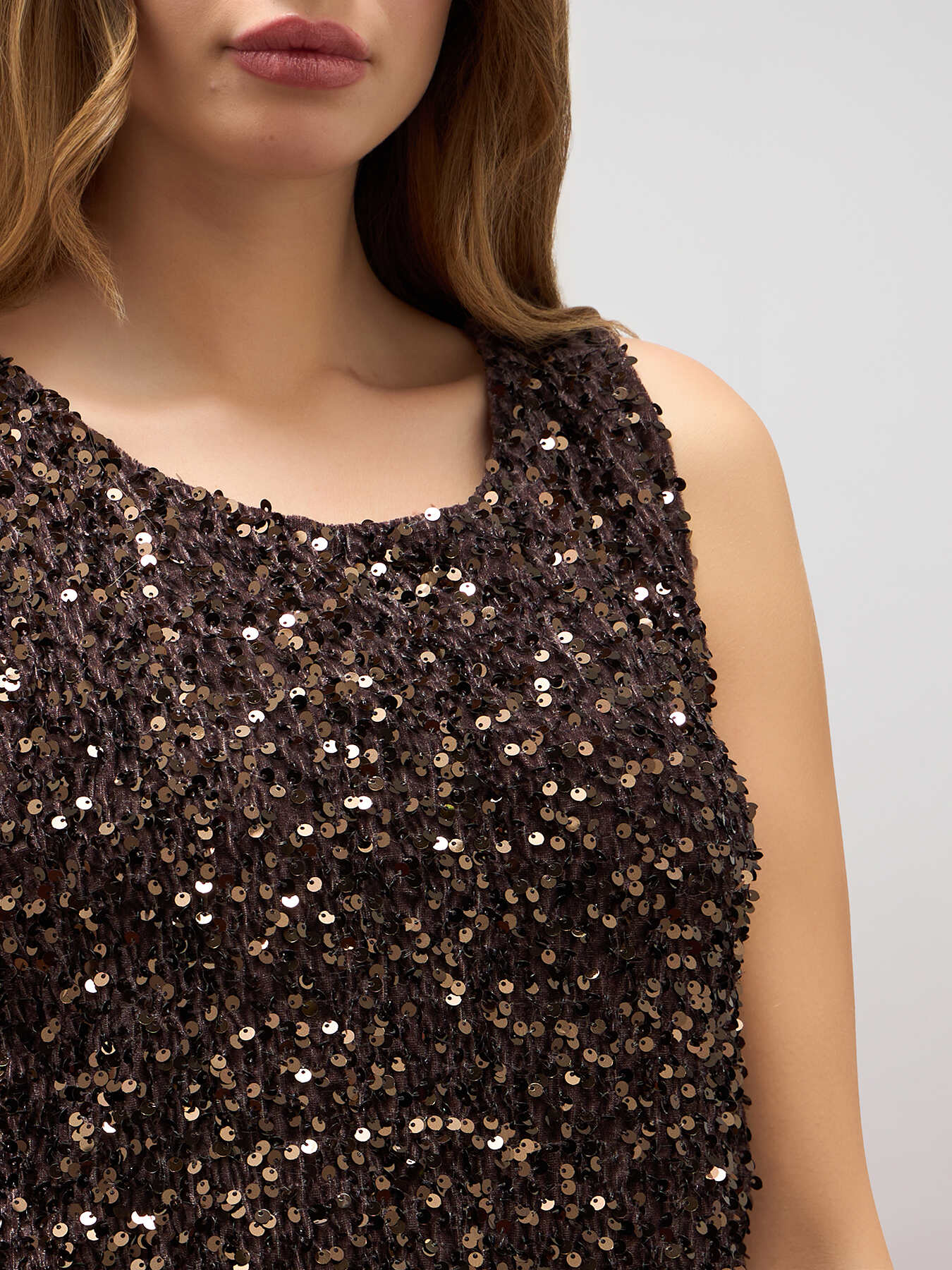 Top in velluto e paillettes image number 2