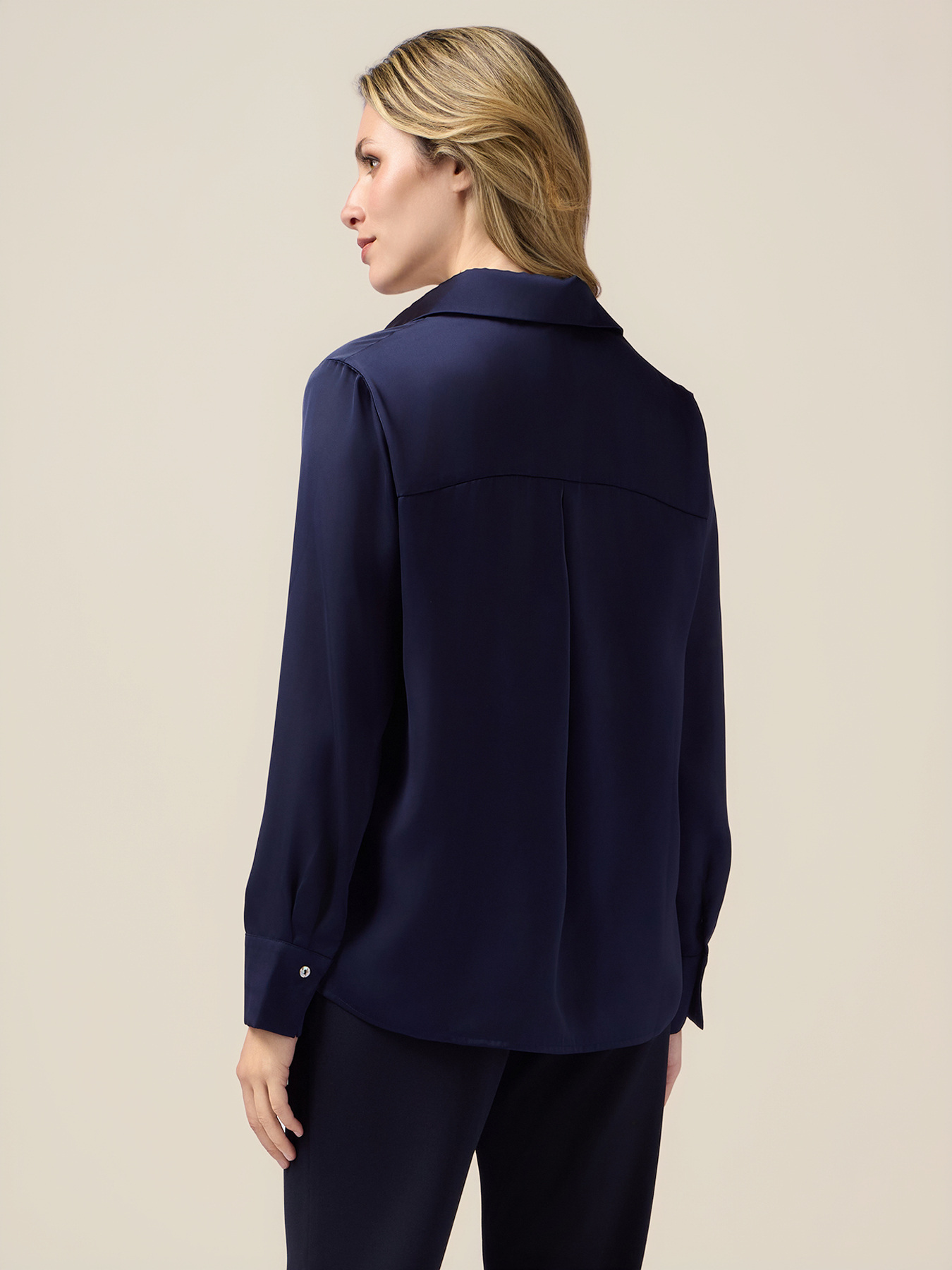 Chemise en satin fluide image number 1