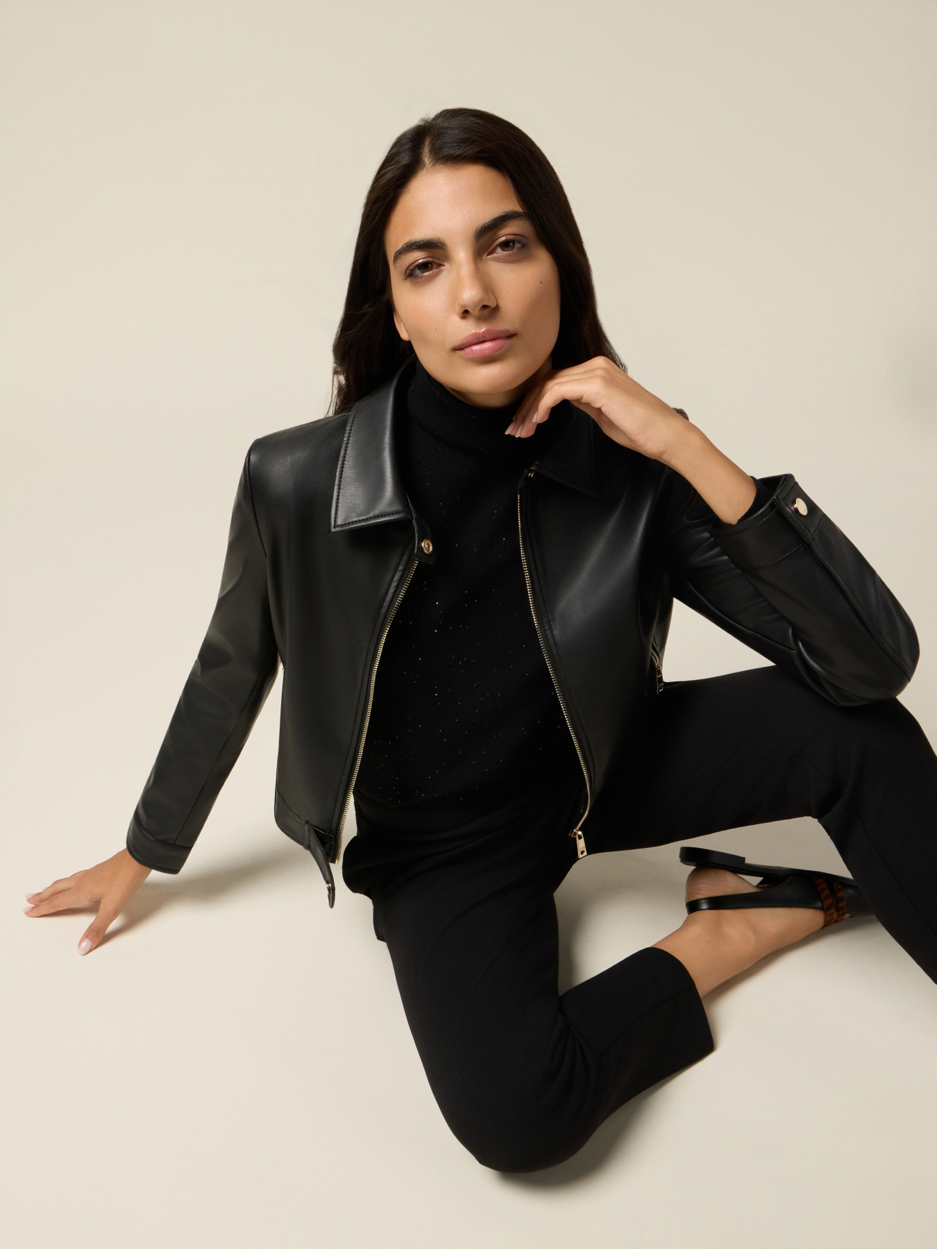 Short nail with zipper and buttons image number 3