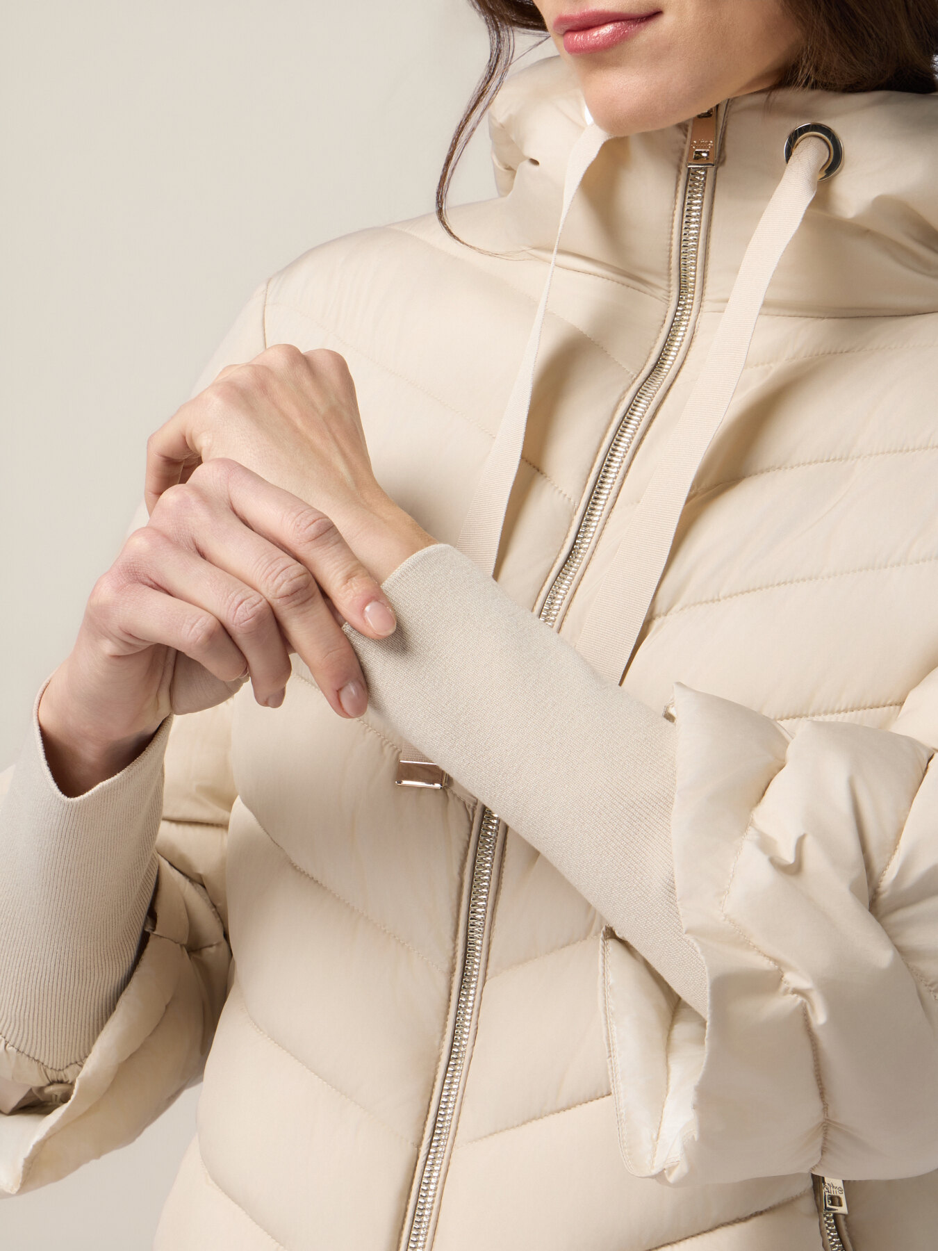 Geacă ușoară cu puf, cu glugă și manșete image number 2