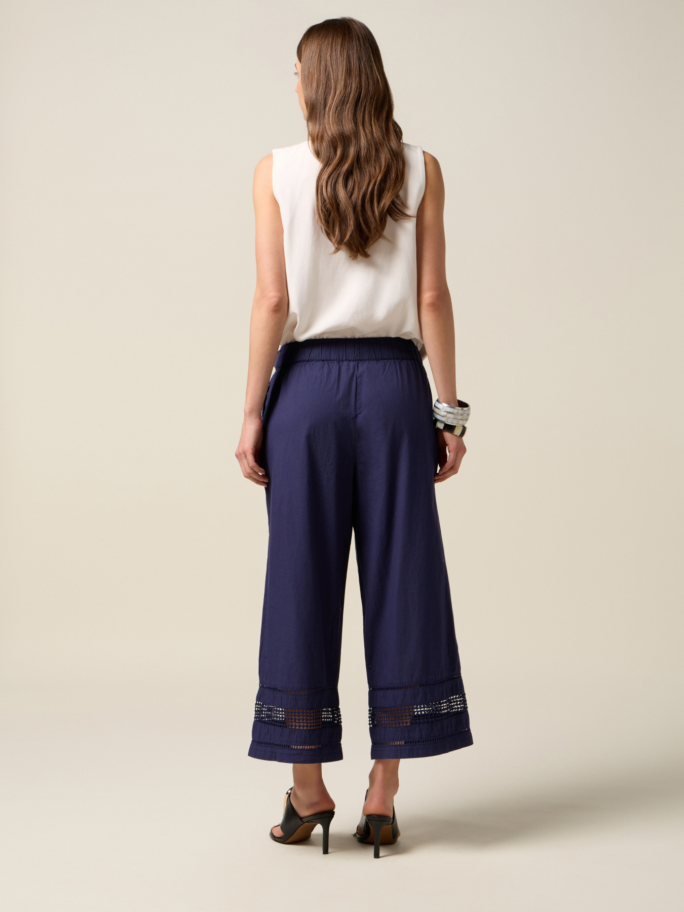 Pantaloni in mussola con inserto in pizzo image number 1