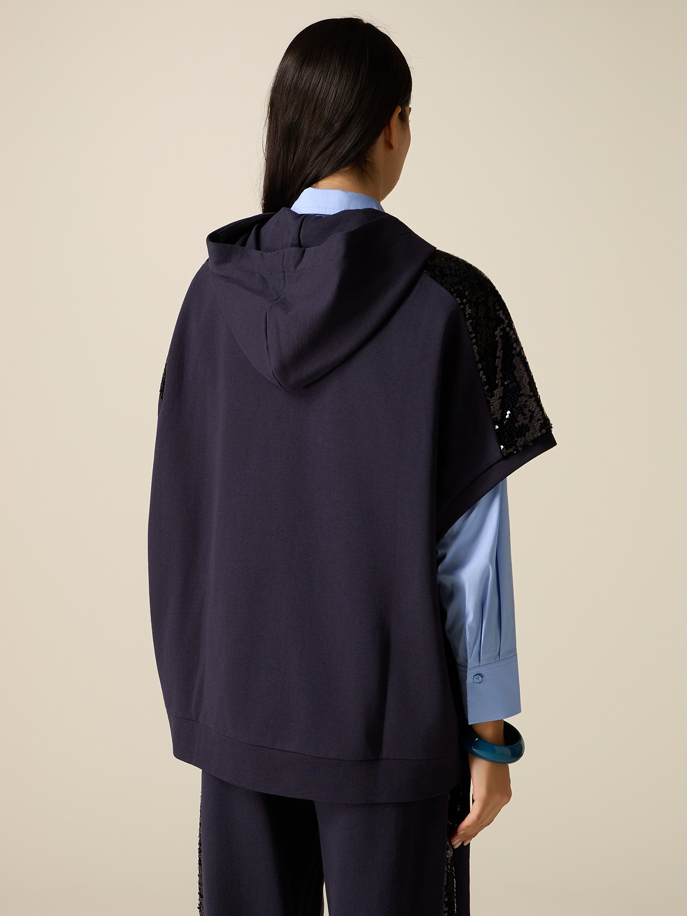 Short sleeve sweatshirt with sequins image number 1