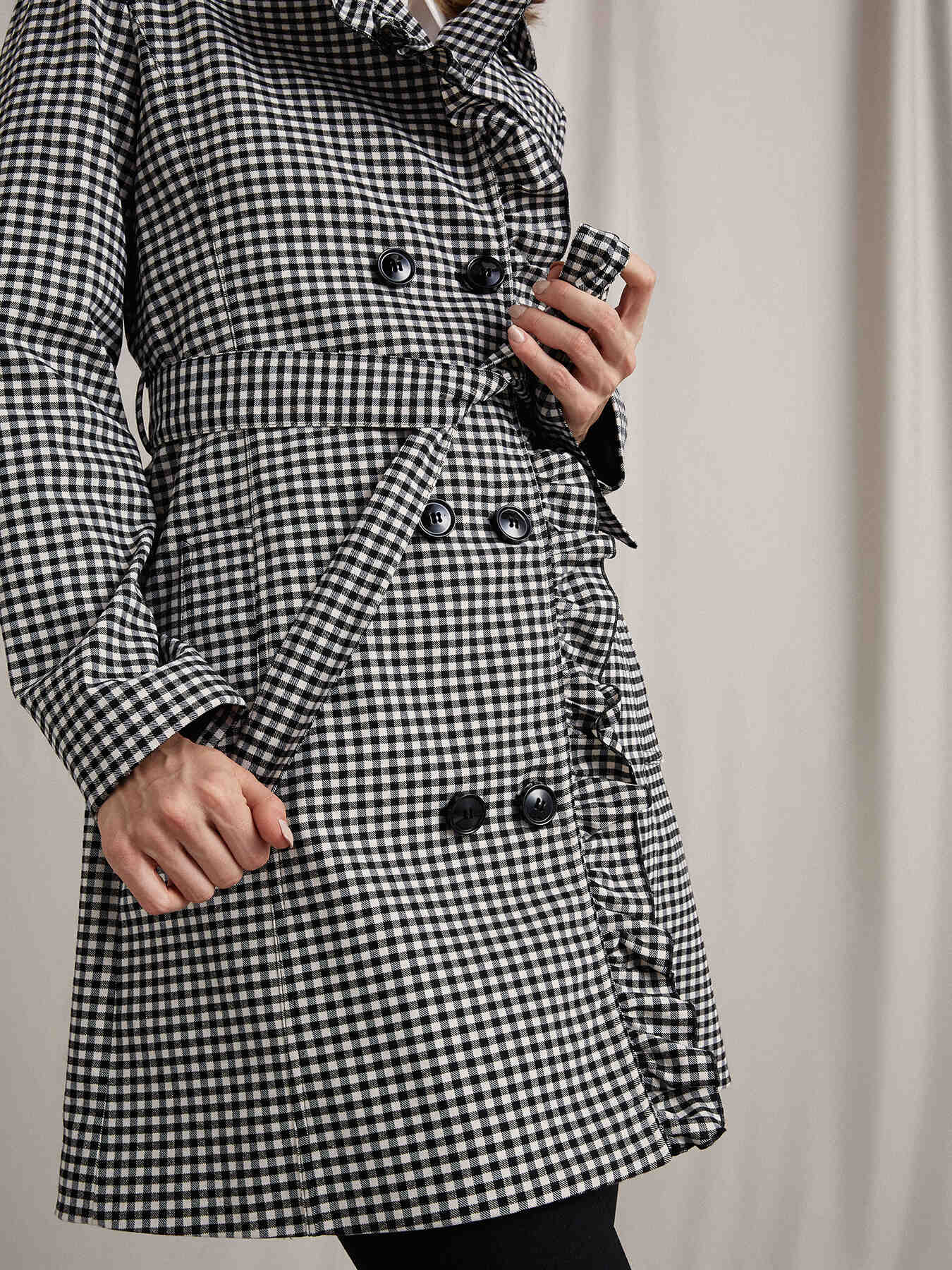 Trench check con volant image number 1