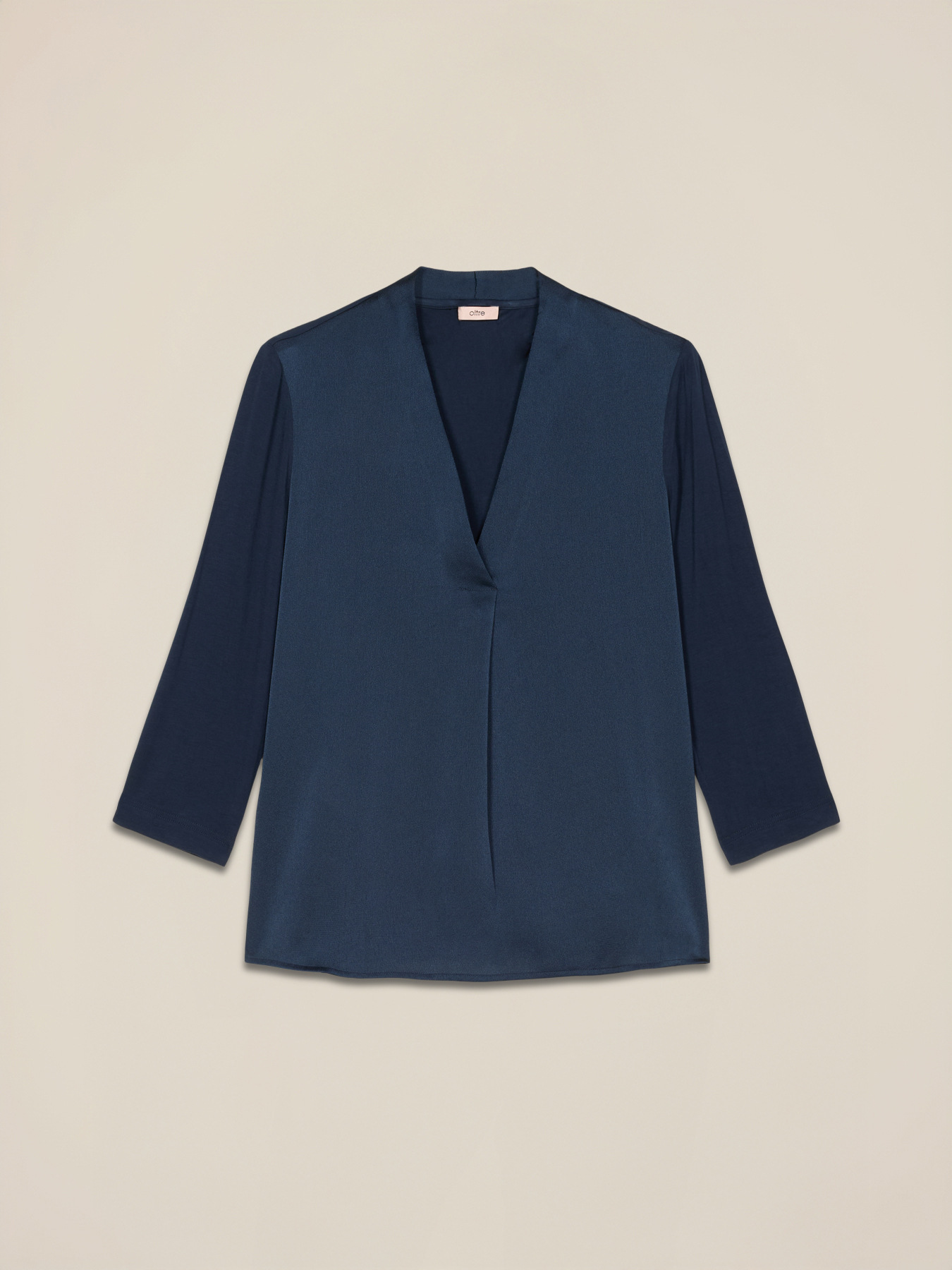 T-shirt bimaterica con scollo a V image number 3