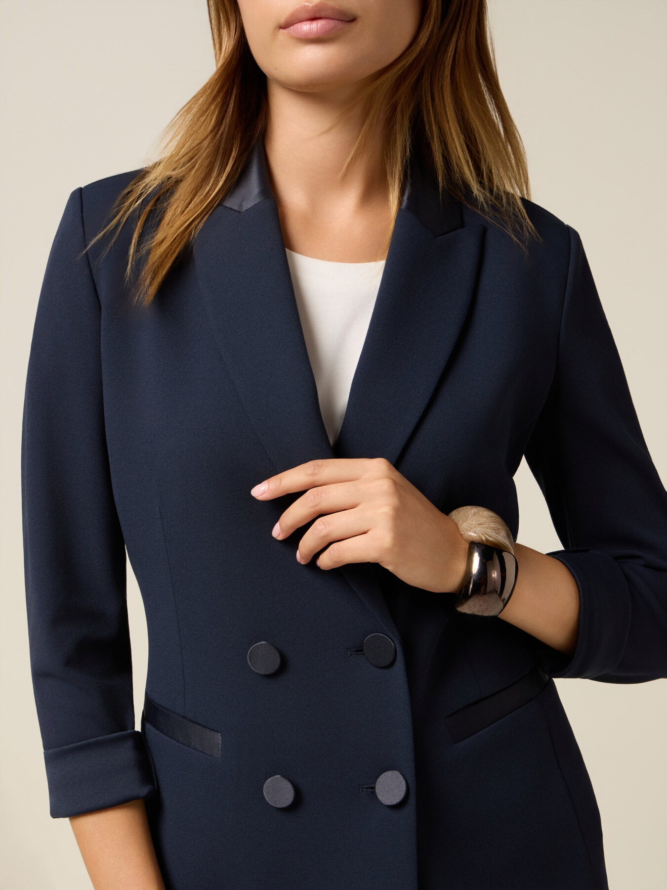 Blazer cruzado con botones forrados image number 2