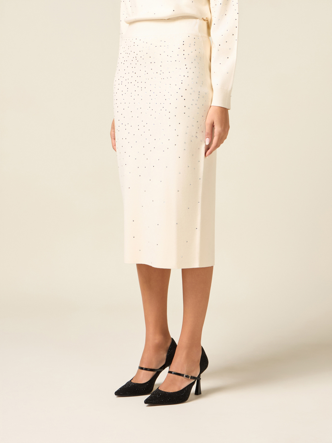 Knit skirt with crystals image number 3