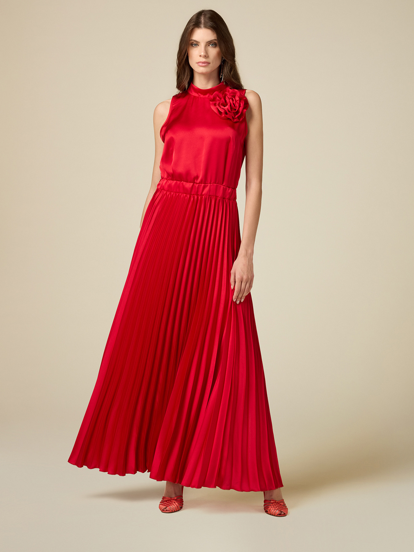 Long dress with flower brooch image number 1