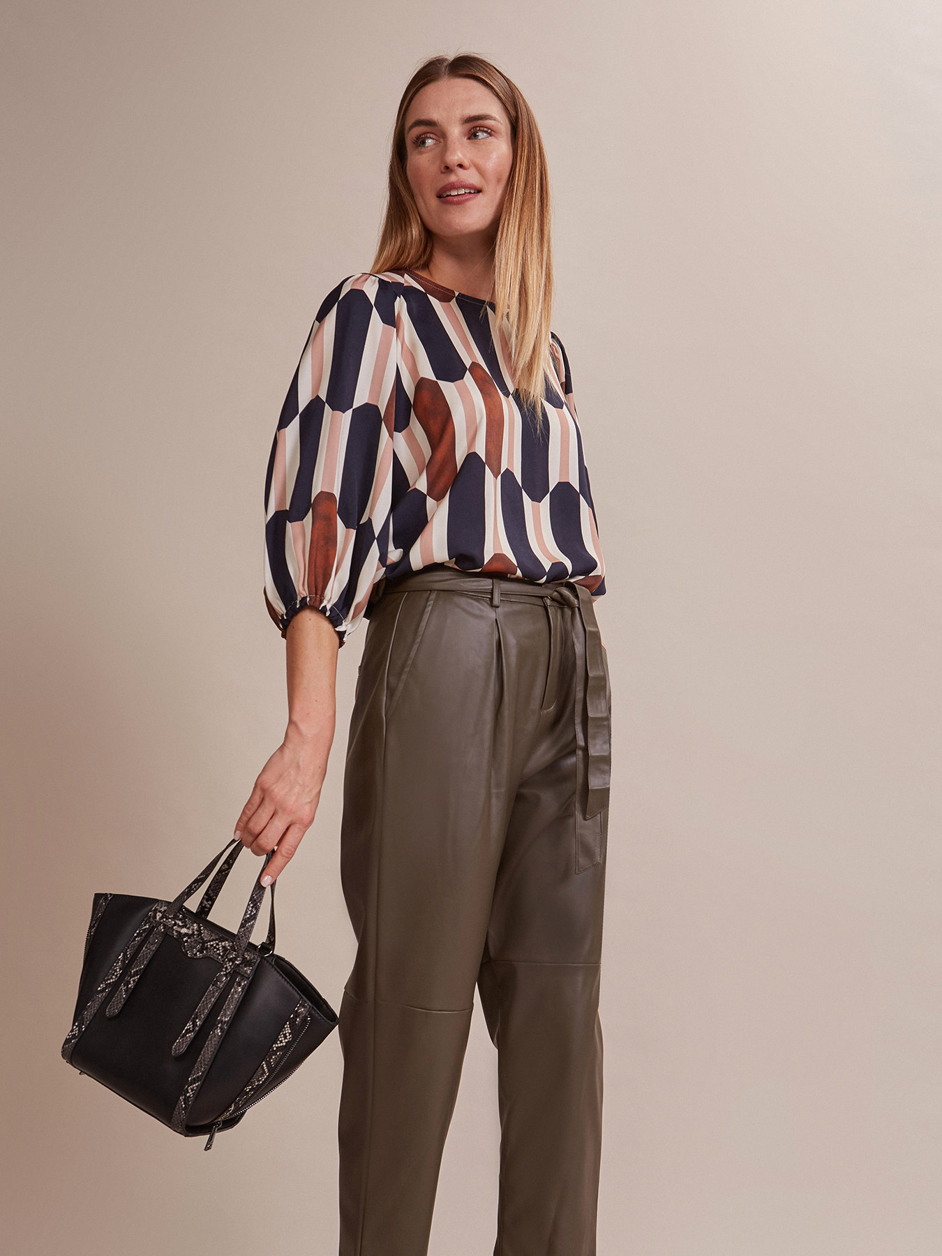 Midi bolso shopper de piel sint&eacute;tica image number 0