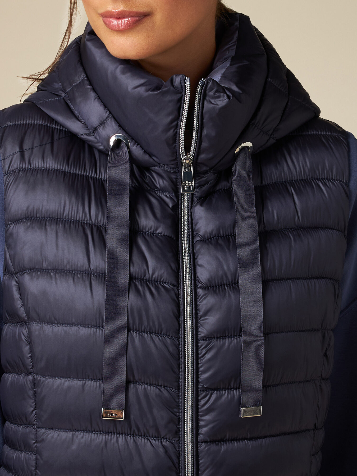 Plum&iacute;fero largo sin mangas de fibras recicladas image number 2